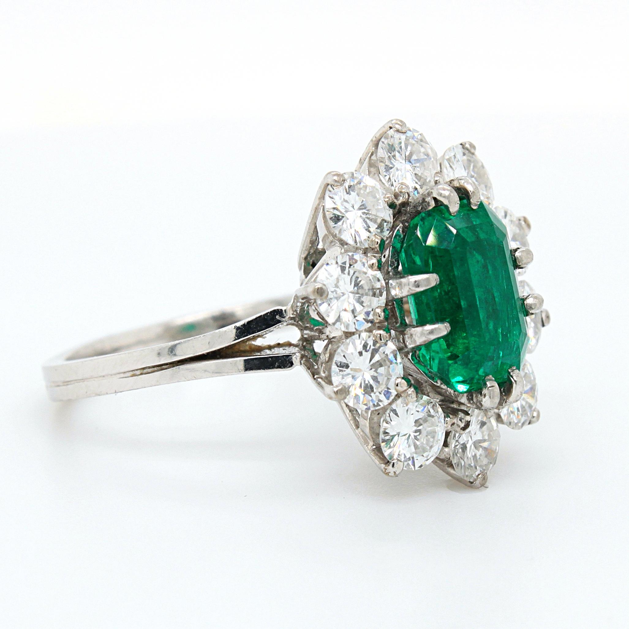 Columbian Emerald 'Minor-Oil', 1.88ct, and Diamond Ring, France For Sale 3