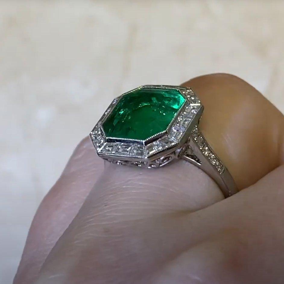 Anillo de Esmeralda Colombina (GIA Aprox. 4,5 Quilates) Colombina, Diamante y Platino en Excelente estado para la venta en New York, NY