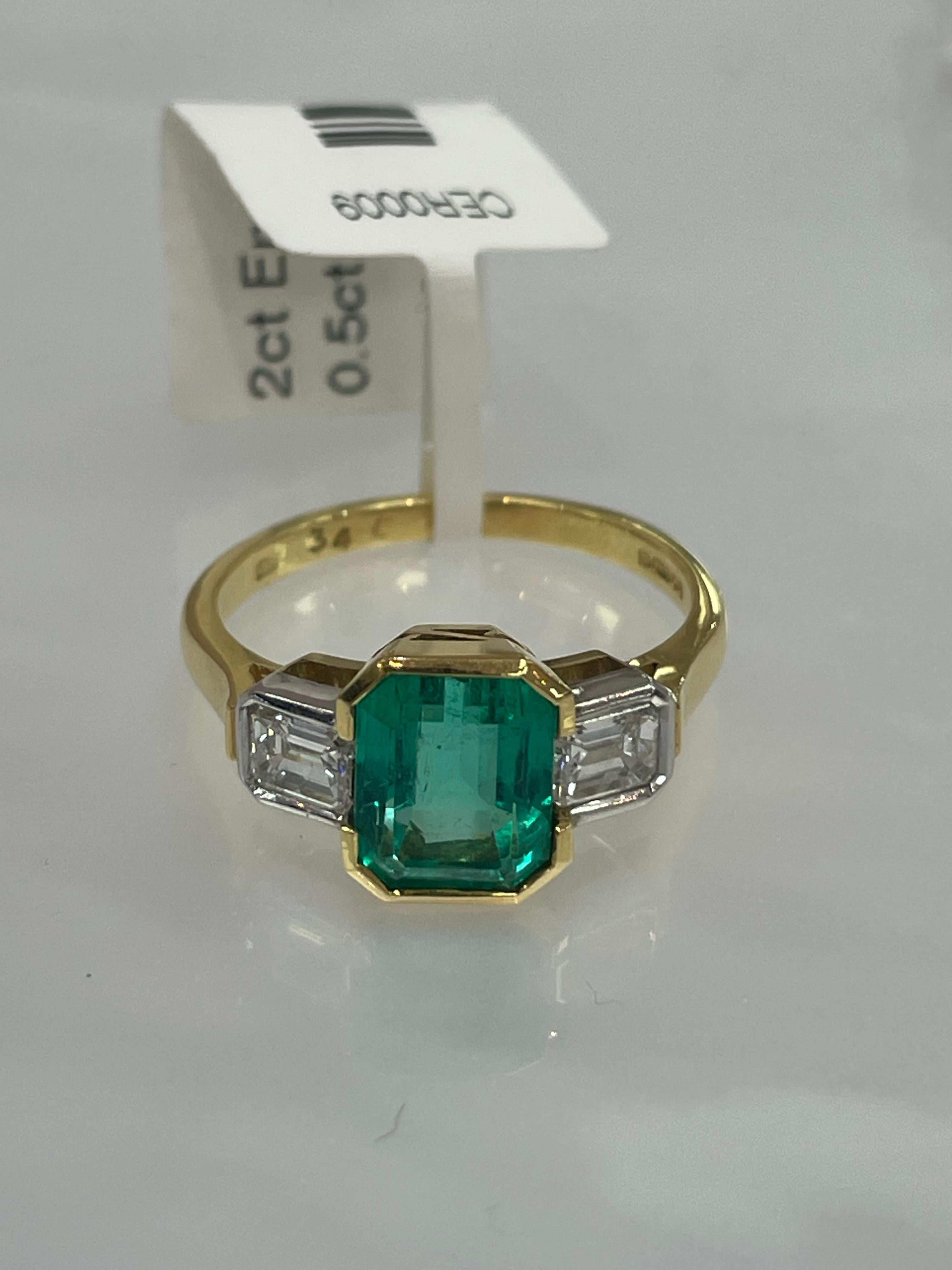 Bague d'inspiration Art déco avec trilogie d'émeraudes de Colombie et diamants en or 18 carats en vente 5