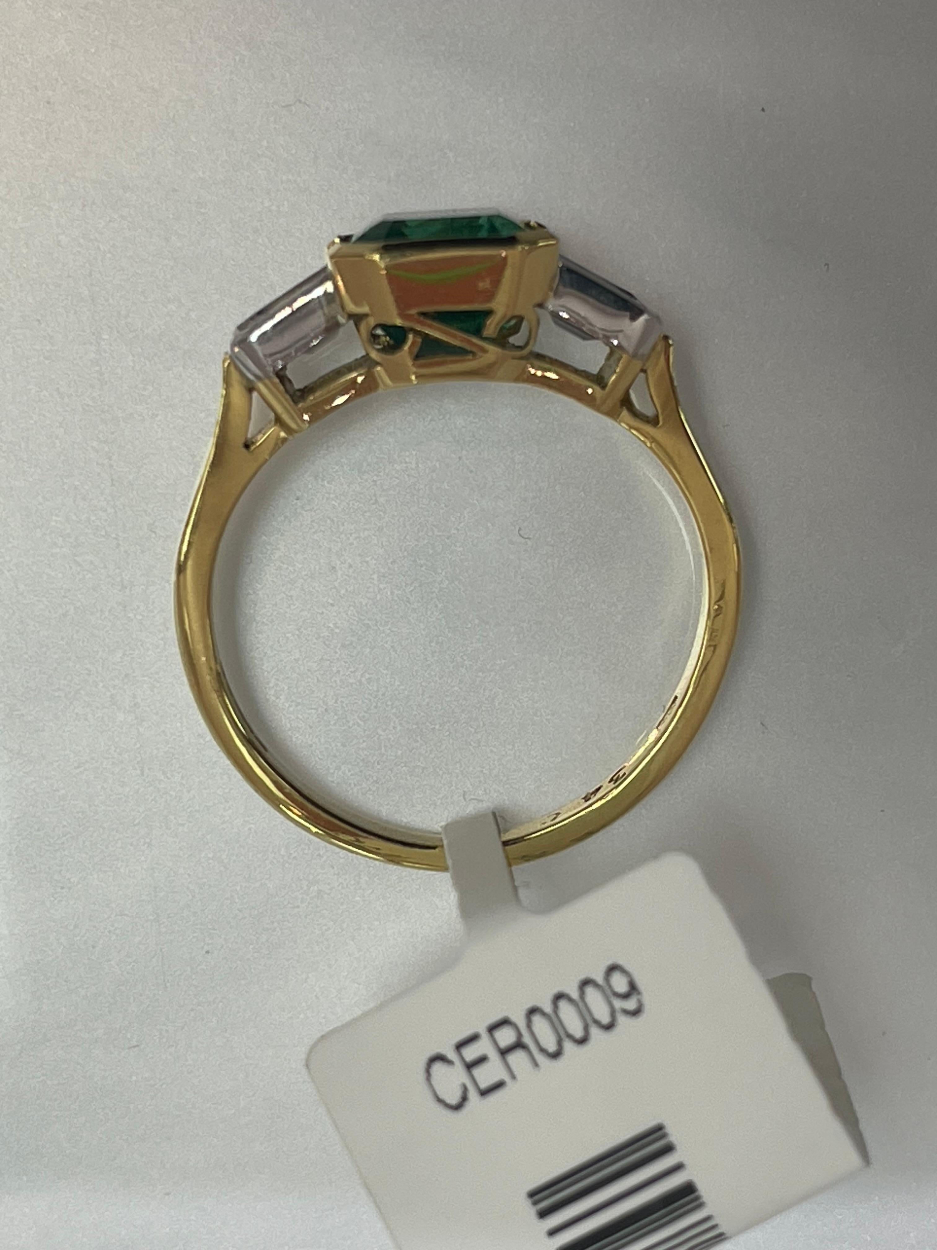 Bague d'inspiration Art déco avec trilogie d'émeraudes de Colombie et diamants en or 18 carats en vente 3