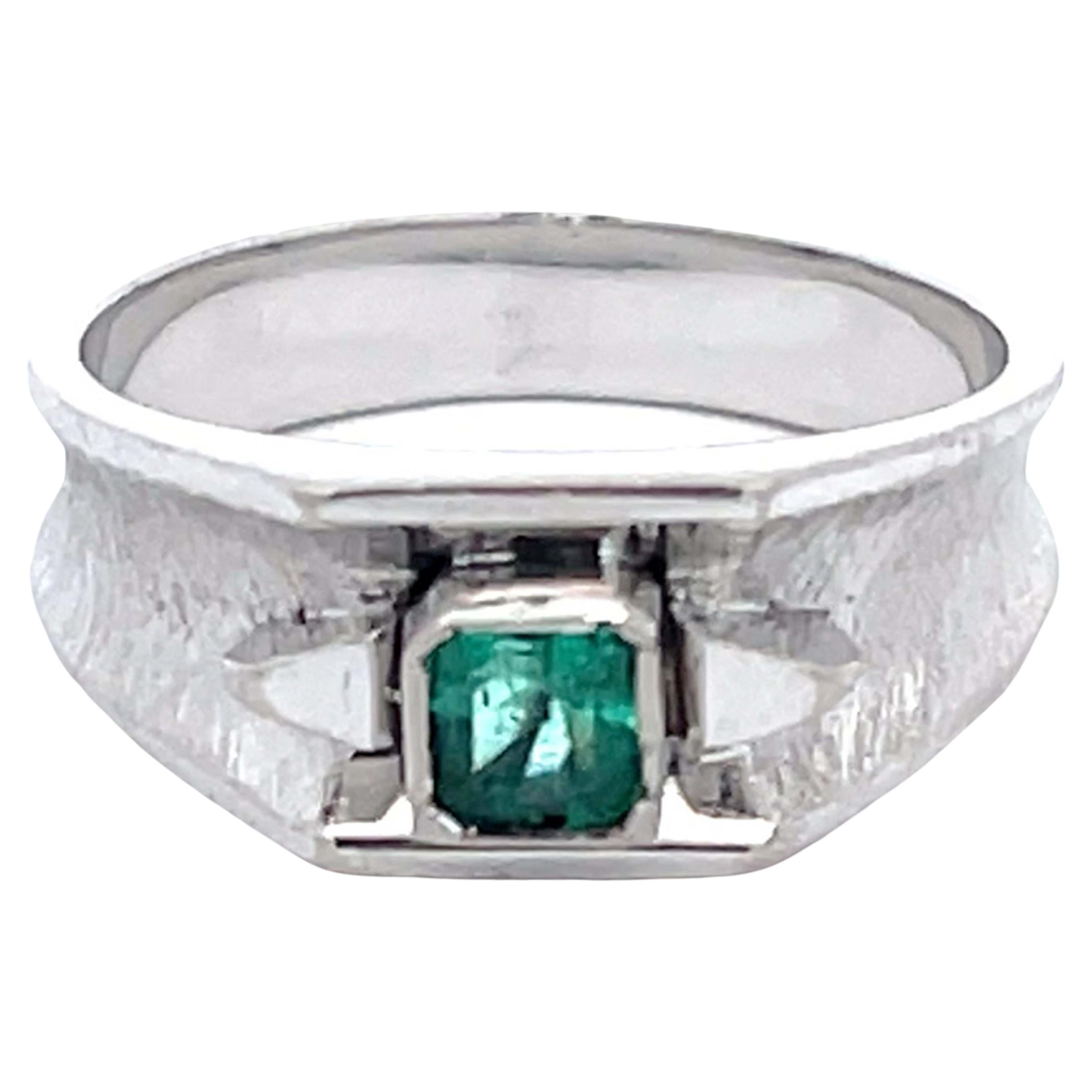 Columbian Green Emerald Ring in 18k White Gold For Sale