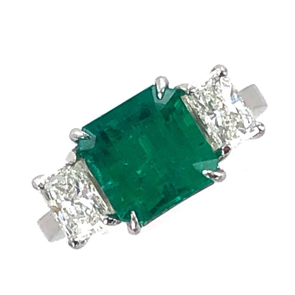 Modern Colombian Natural Emerald Diamond Platinum Three-Stone Ring GIA Certified