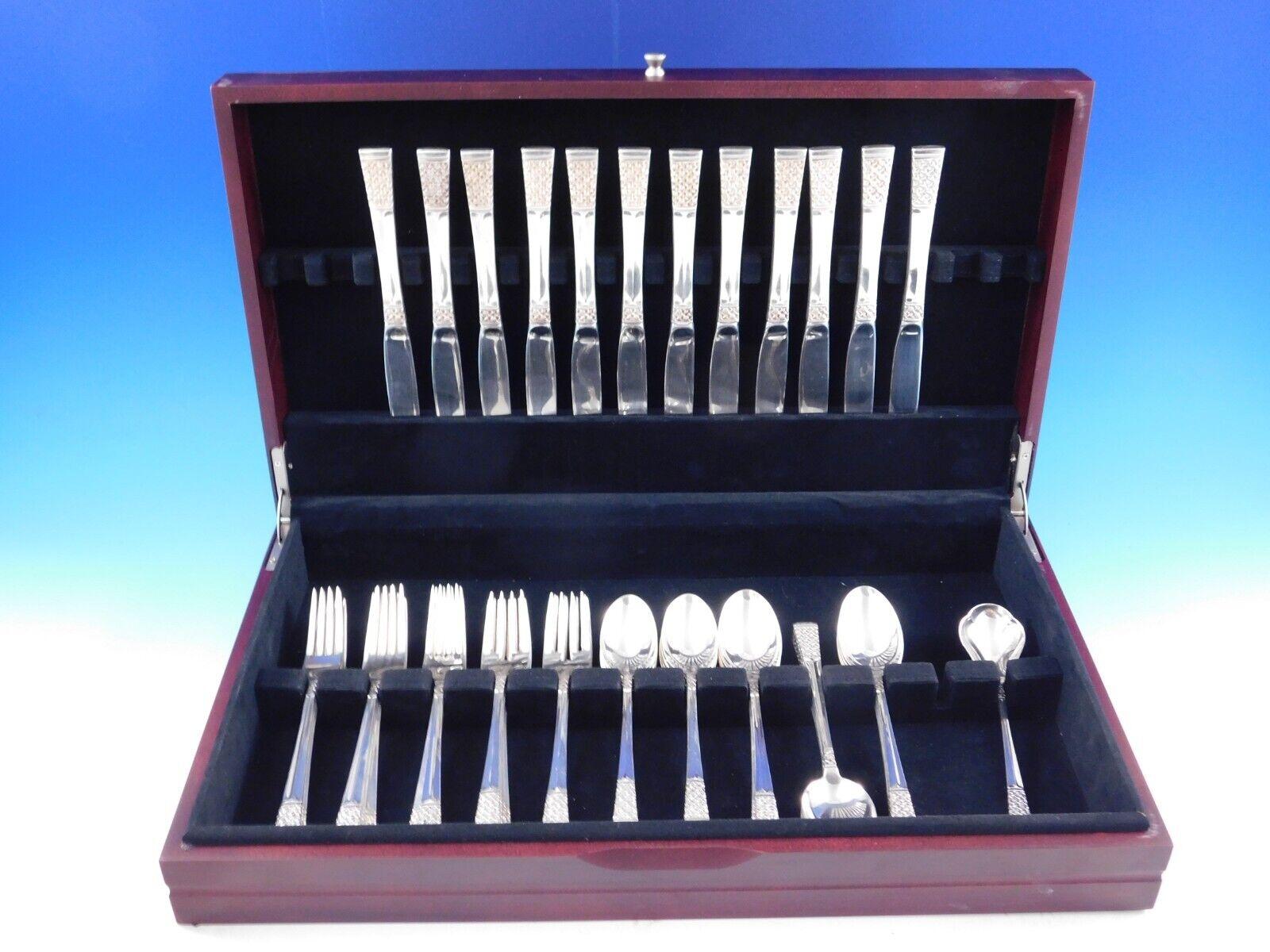 Columbine by Lunt Sterling Silver Flatware Service for 12 Set 61 pieces For Sale 2
