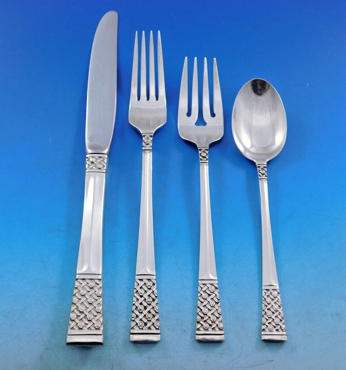 Columbine by Lunt Sterling Silver Flatware Service for 8 Set 42 pieces For Sale 4