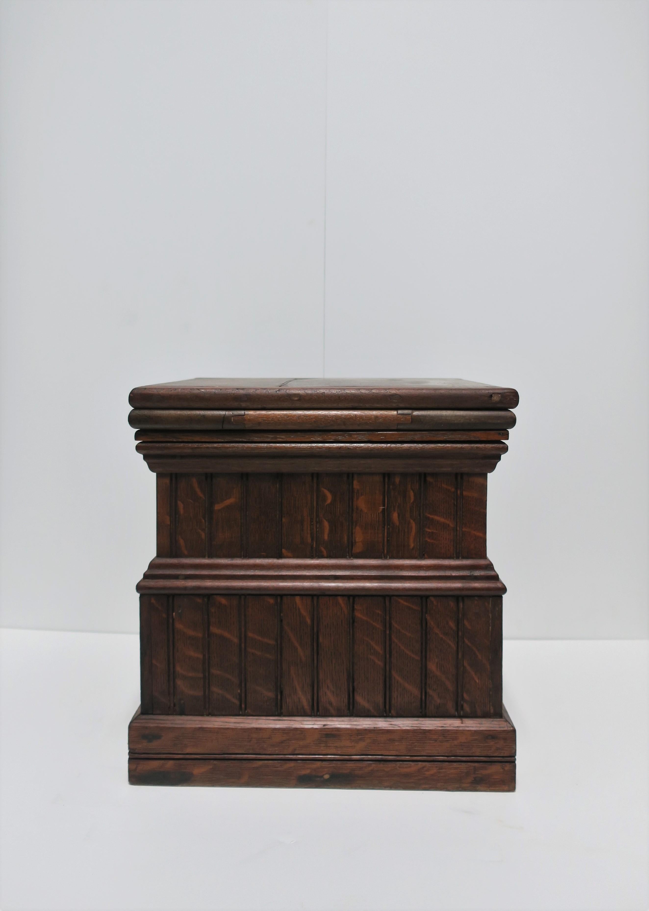 A beautiful and well made European antique column architecture square wood pedestal for sculpture or plant, etc., or as a pedestal end or side table, circa 19th century, Europe. 

Measures: 13.63