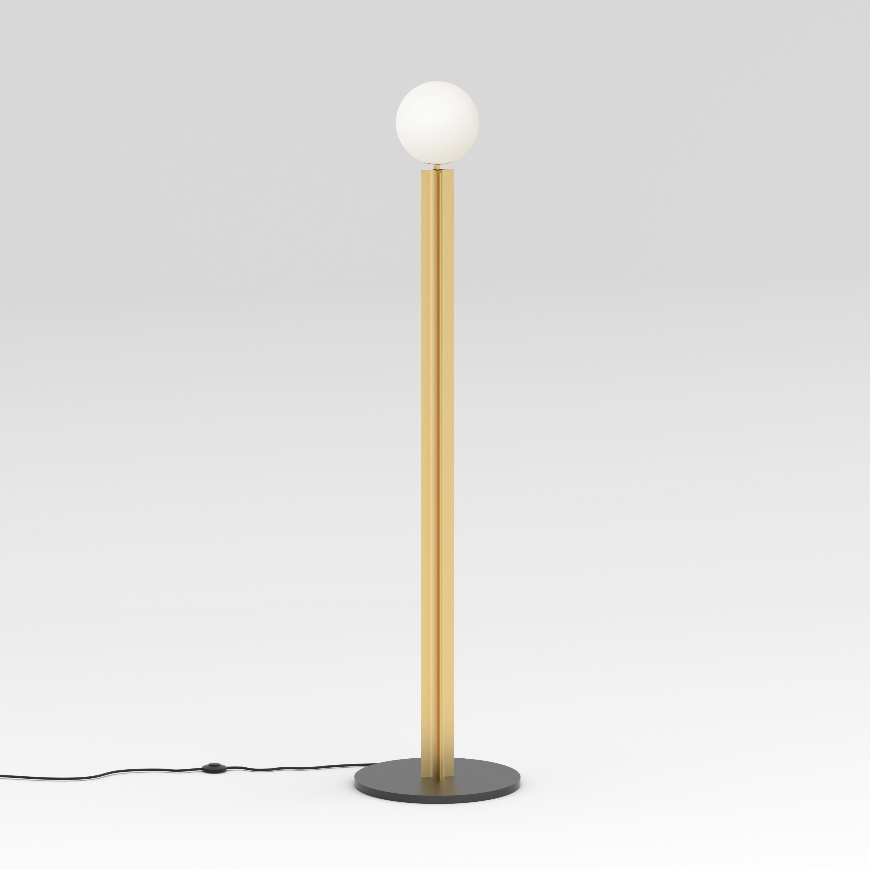 Lampadaire colonne d'Atelier Areti
Dimensions : D 40 x L 40 x H 173,5 cm.
MATERIAL : Laiton brossé, métal peint par poudrage, verre blanc.

Disponible en version globe ou cône.

Toutes nos lampes peuvent être câblées en fonction de chaque pays. Si