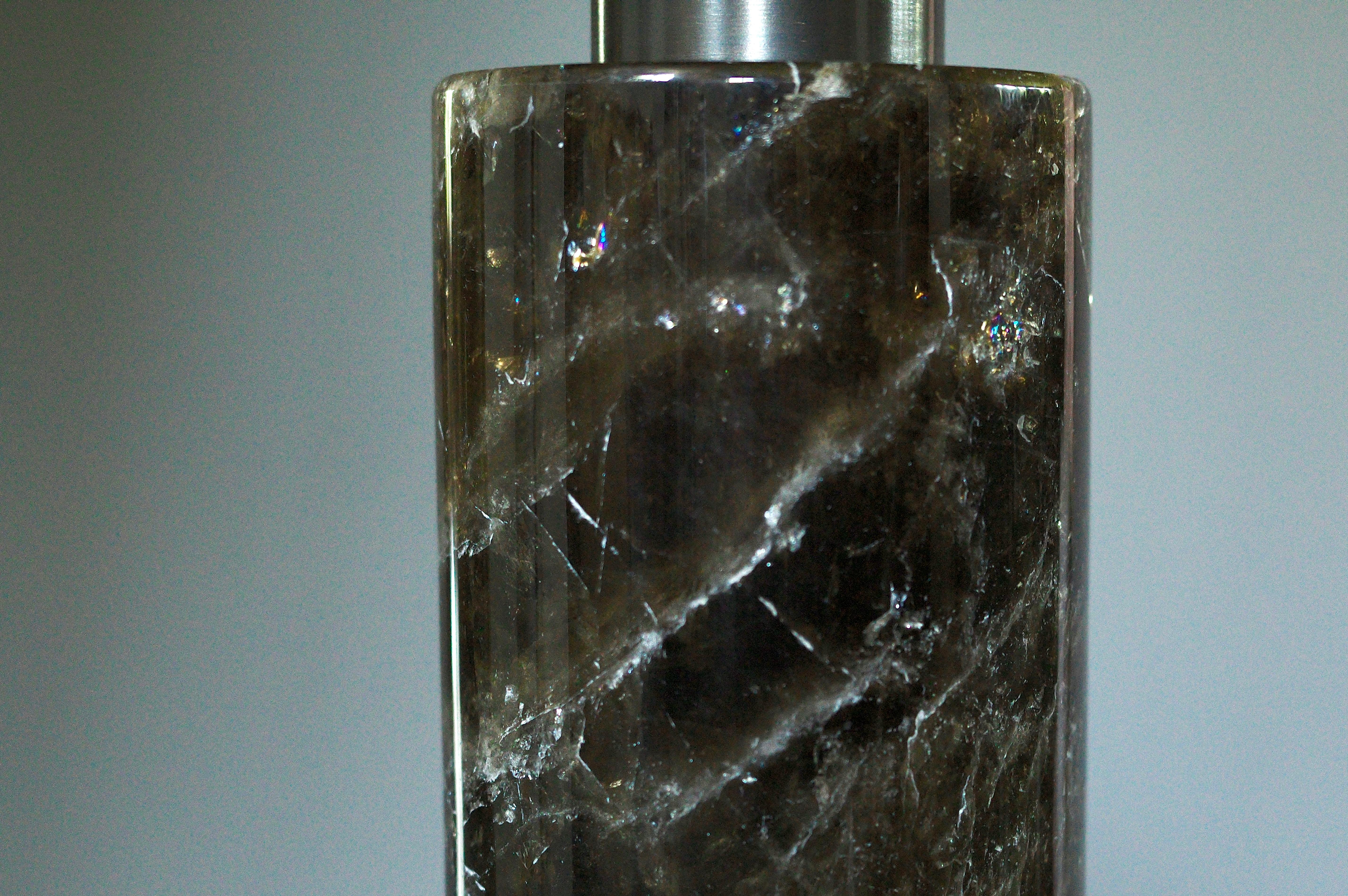 XXI secolo e contemporaneo Lampade a colonna in cristallo di rocca fumé di Phoenix in vendita