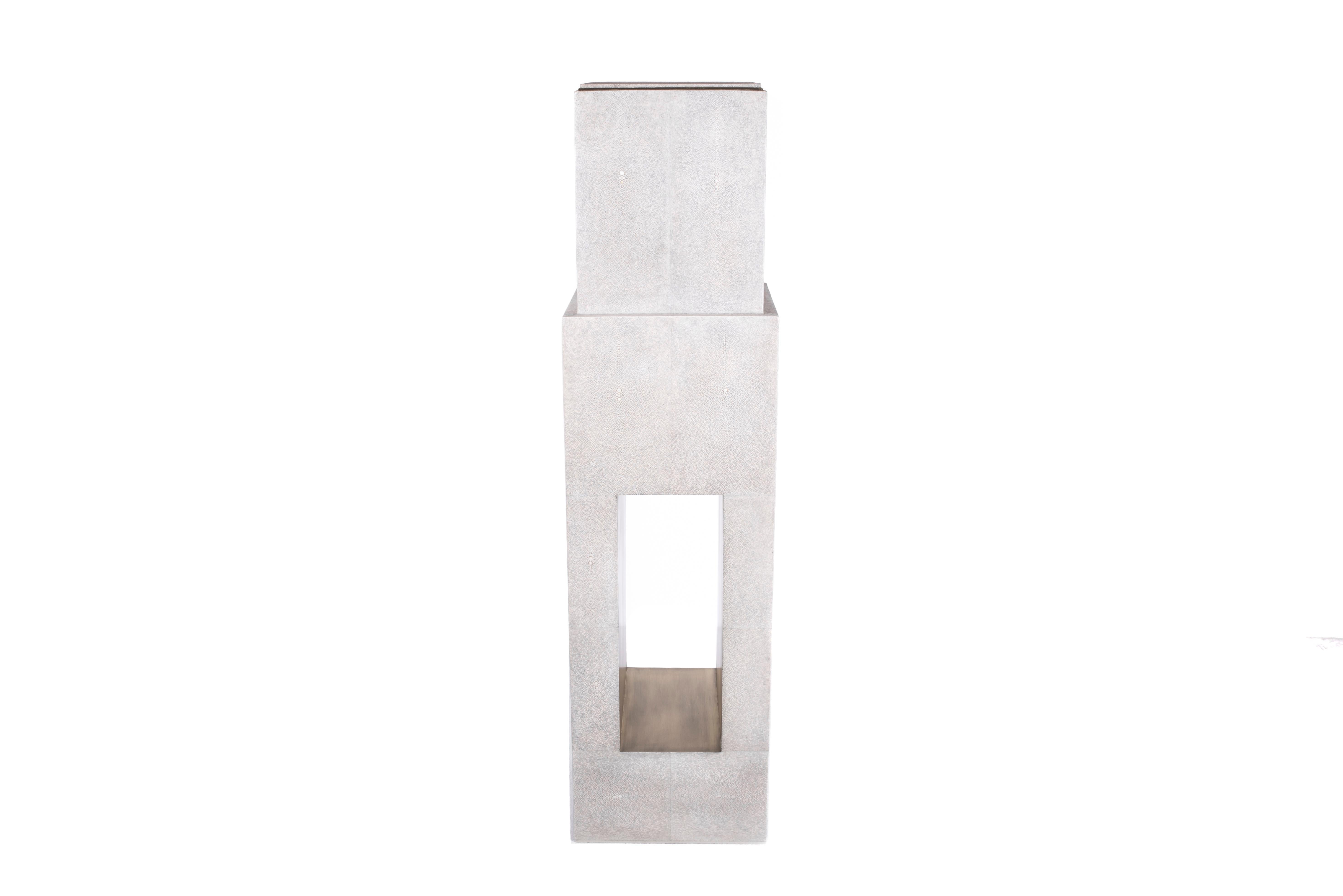This column in cream shagreen by R&Y Augousti is the ultimate luxury accent piece to support any decorative objet and make it truly stand out. The design is classic but has unique touches including the opening lined in bronze-patina brass, and the