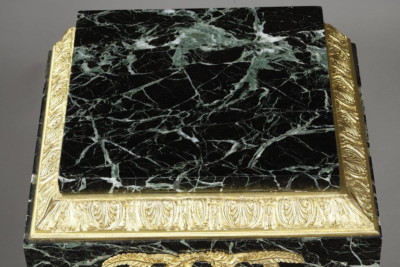 Column in Green Marble Veneer and Gilt Bronze Decoration, Empire Style For Sale 1