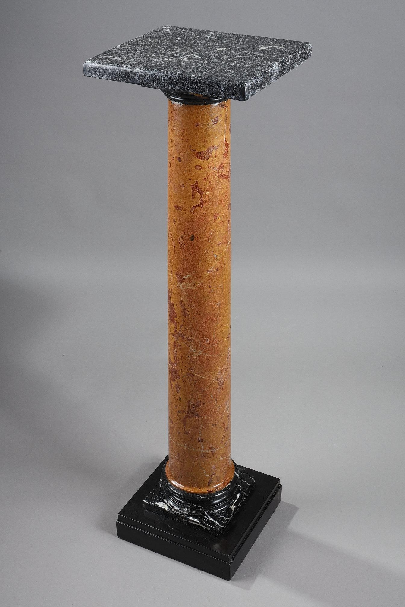 Column in red Pyrenean marble from the late 19th century In Good Condition For Sale In Paris, FR