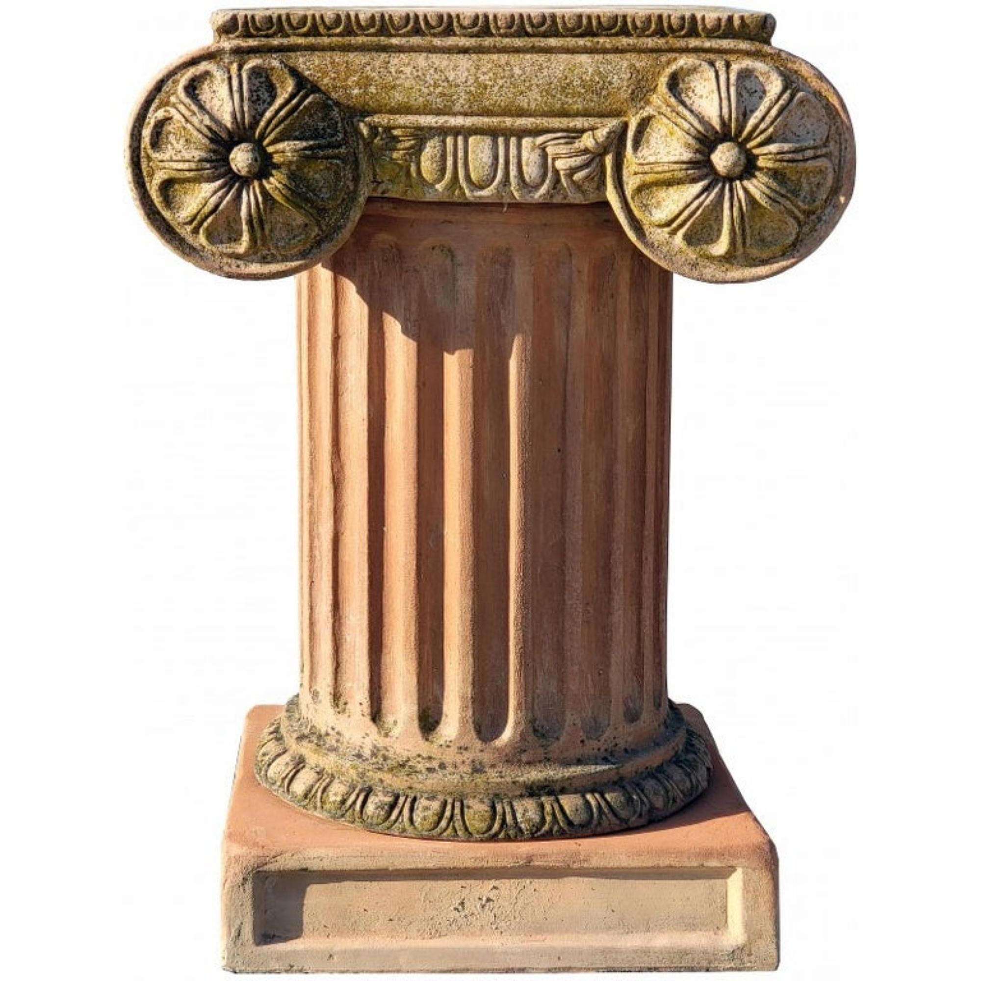 Column medium ionic order H71 cm terracotta busts base support
early 20th century

Beautiful column in Ionic order H 71 cm. 
Base for busts, sculptures and ornamental vases.

Measures: height 71 cm
width 40 cm
depth 55 cm
weight 20 kg
base