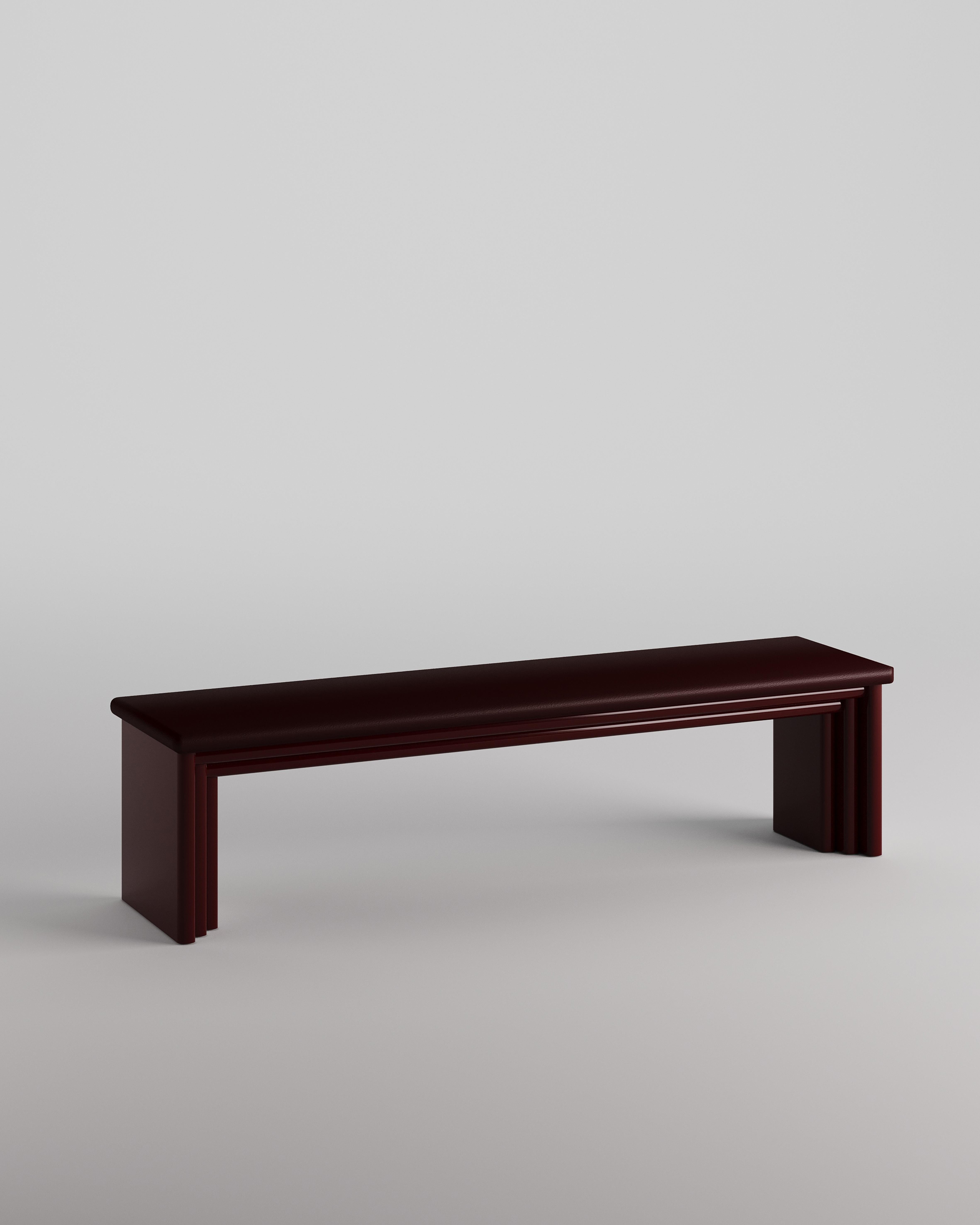 Panchina a colonna laccata di Tuğçe Geyik
Dimensioni: P 45 x L 180 x H 45 cm. 
Materiali: Lacca.

Tuğçe Geyik è un architetto e designer di Istanbul. Ha studiato presso l'Università Tecnica di Yildiz, Dipartimento di Architettura. Ha iniziato la sua