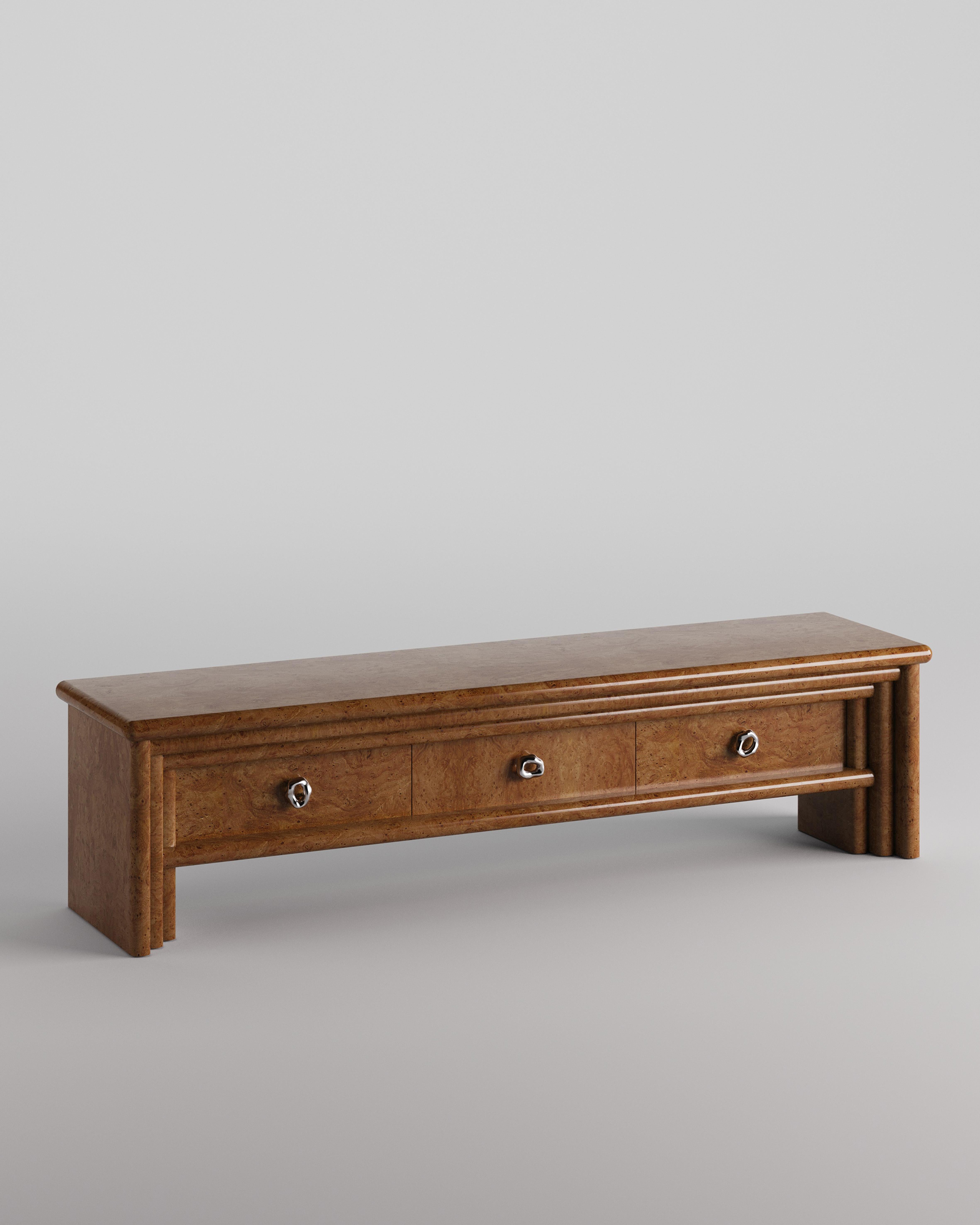 Lackierter Säulenunterschrank von Tuğçe Geyik (Postmoderne) im Angebot