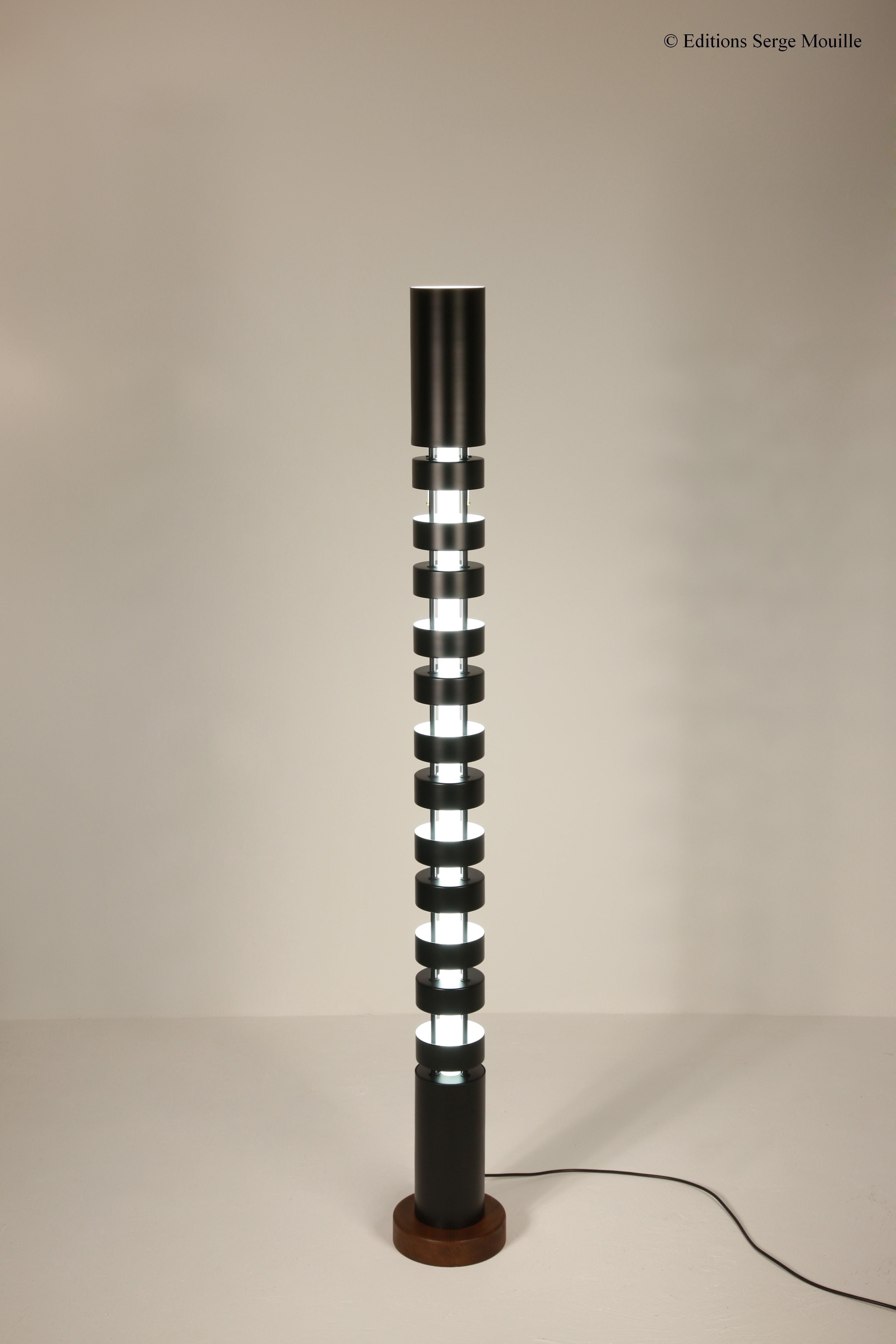 Column lamp large totem by Serge Mouille
Dimensions: D16 x H173 cm
Materials: Steel, Glass
One of a King. Numbered.
Also available in different colour and dimensions.

All our lamps can be wired according to each country. If sold to the USA it