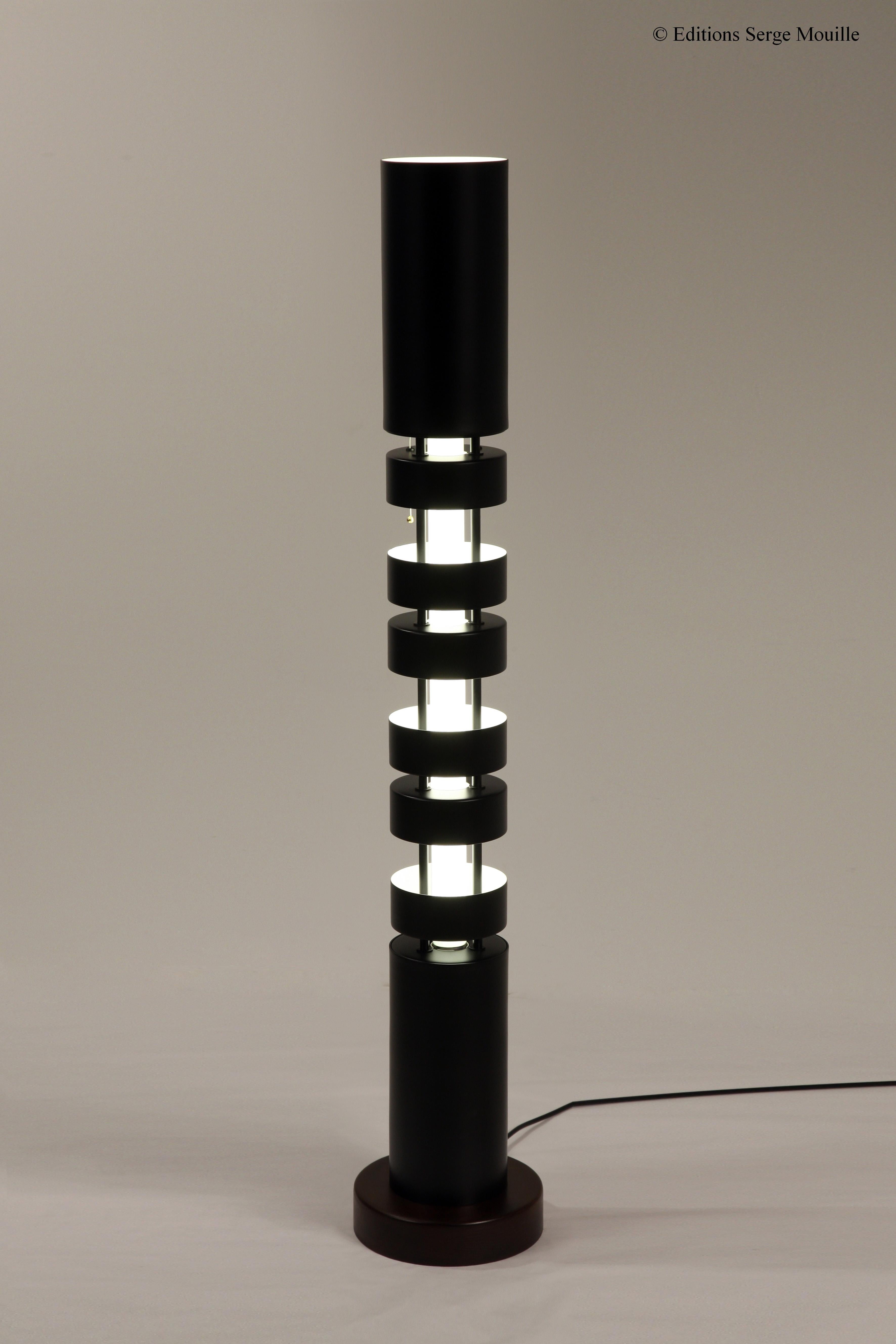 Column lamp small totem by Serge Mouille
Dimensions: D16 x H117 cm
Materials: Steel, Glass
One of a King. Numbered.
Also available in different color and dimensions.

All our lamps can be wired according to each country. If sold to the USA it