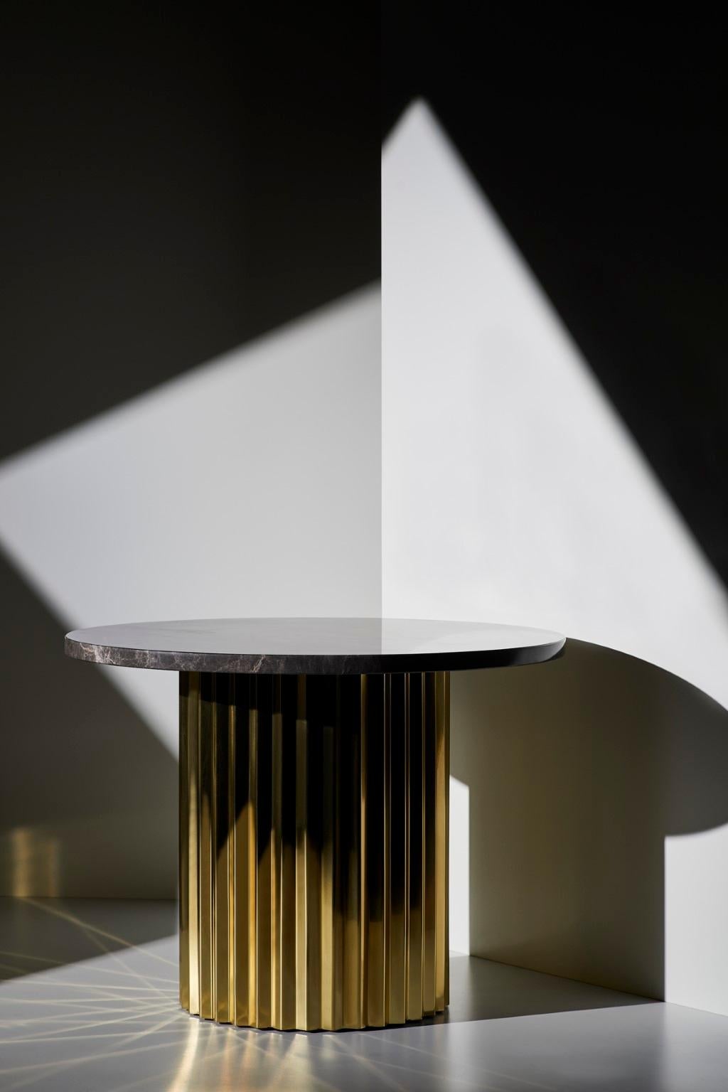 Moderne Table de salon à colonnes de Lisette Rützou