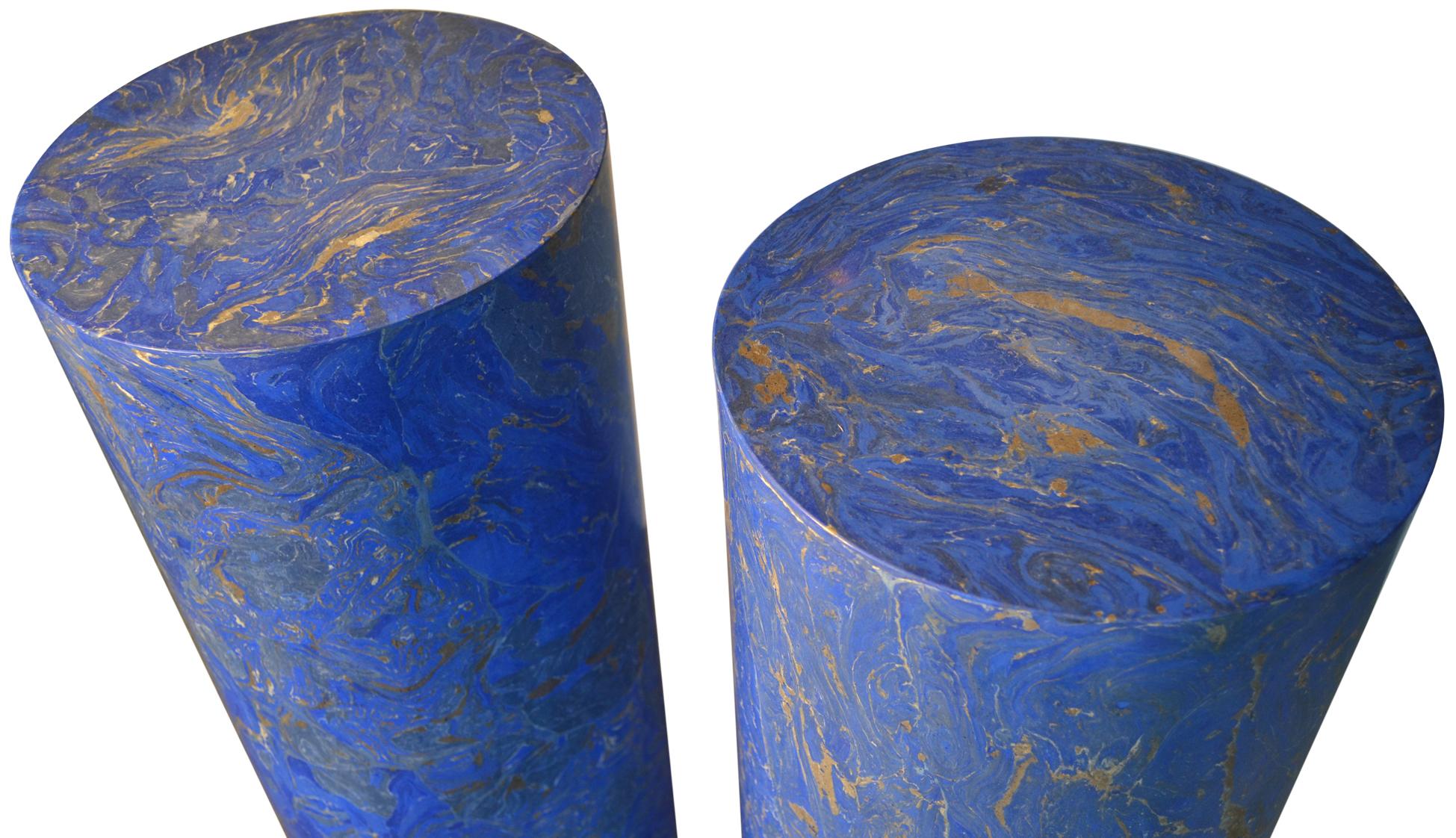 Paar blaue massive Scagliola-Säulen, handgefertigt von alten Handwerkern und mit Wachs poliert.
