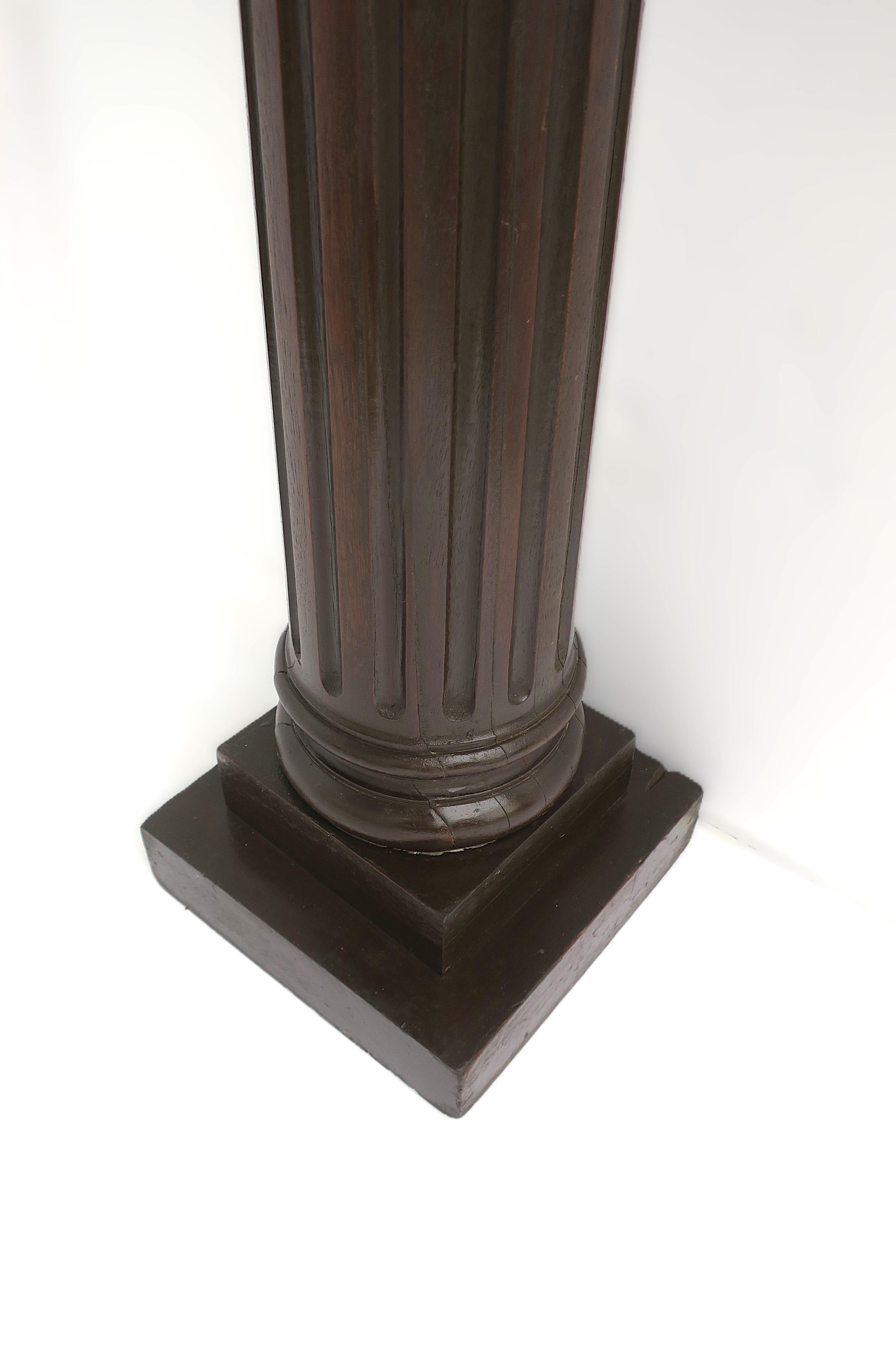 20ième siècle Piédestal de colonne de style néoclassique en vente