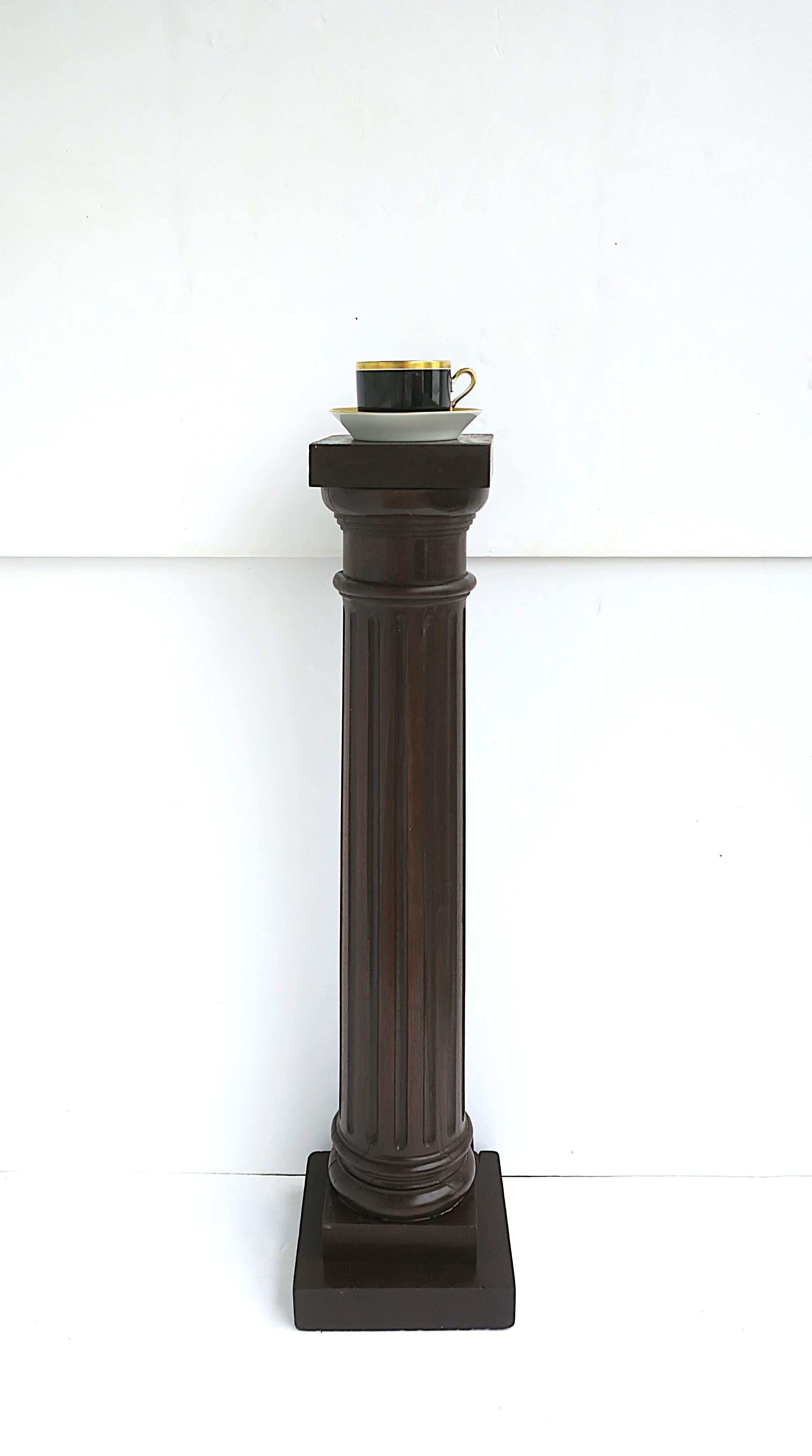 Piédestal de colonne de style néoclassique en vente 2