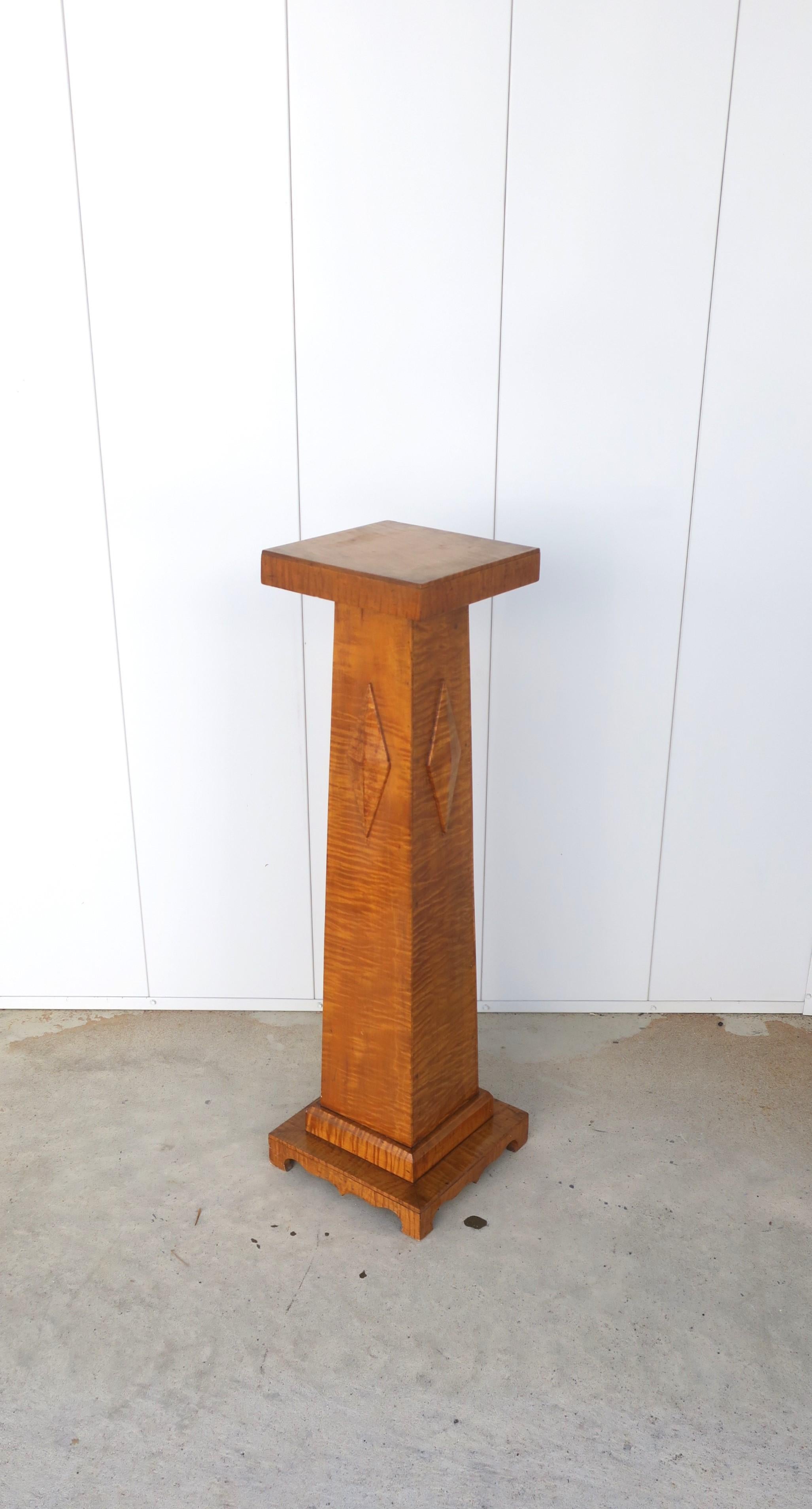 A column pedestal in tiger maple wood with diamond/marque on all four sides and a scalloped/apron design around base, circa early-20th century.

Measurements: 
37.25