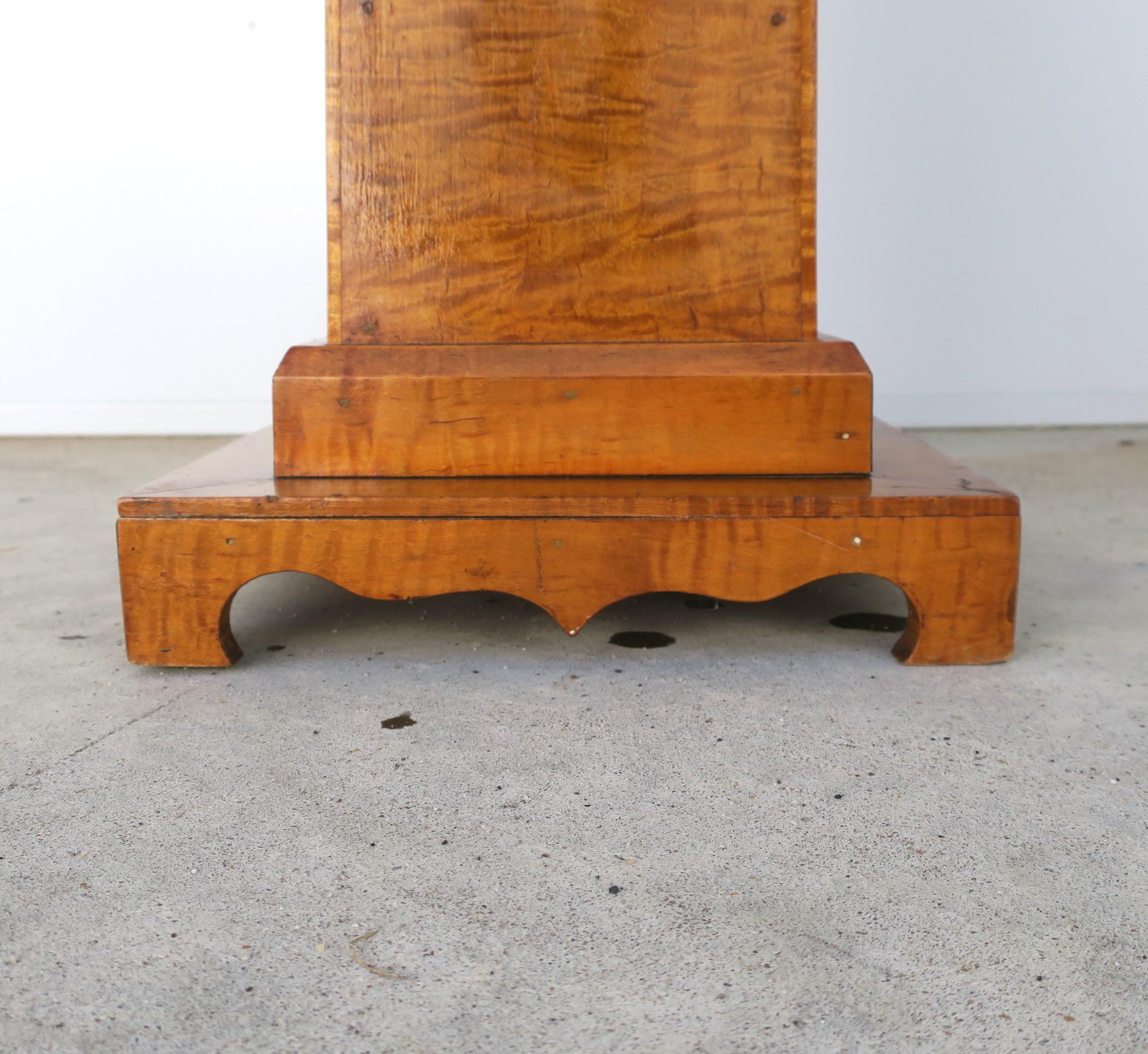 Érable Stand à colonne en Wood Wood Pedestal en vente
