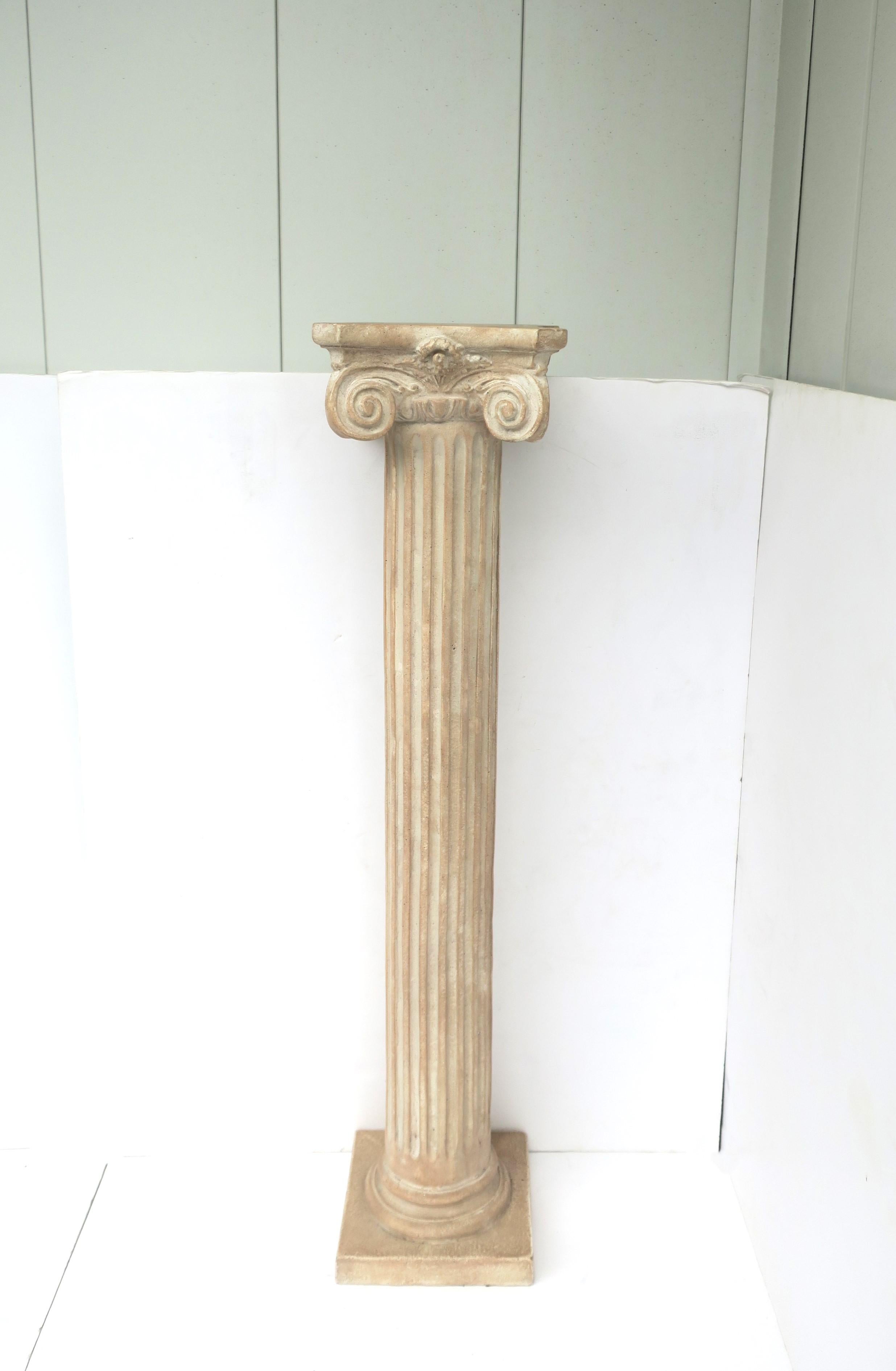 Néoclassique Colonne The Pedestal Pillar Stand Forme ionique Style néoclassique en vente
