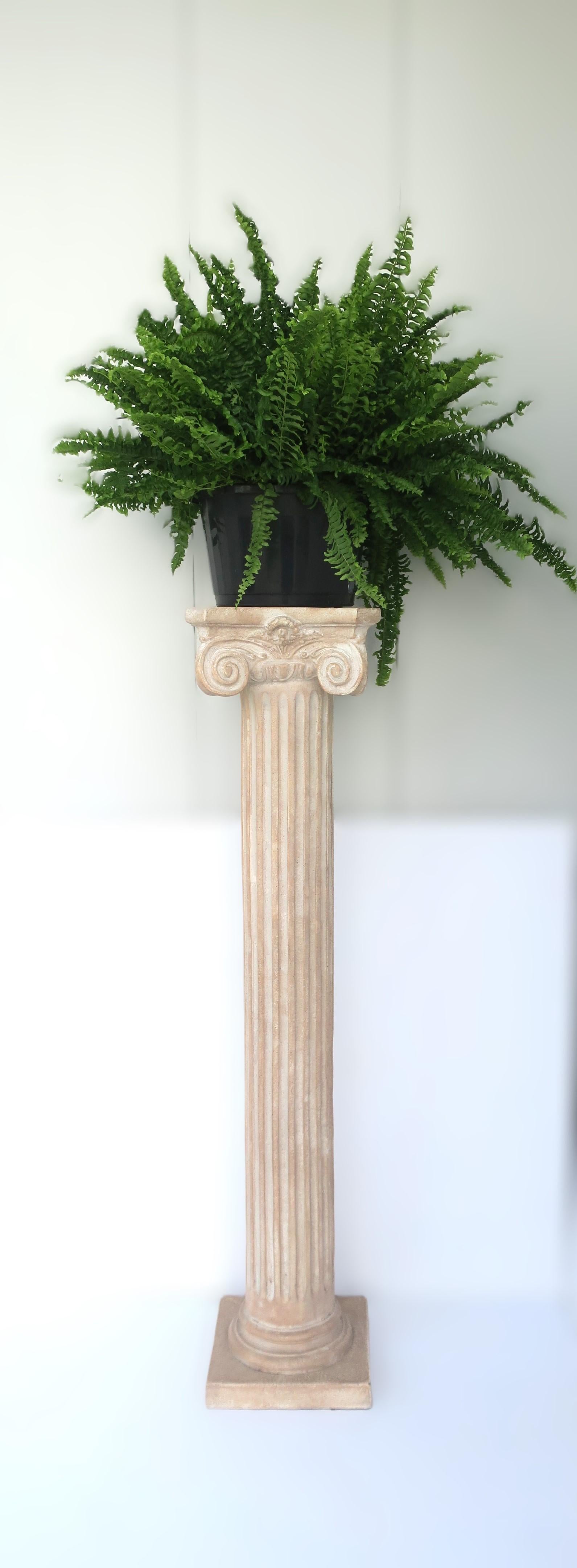 Säule The Pedestal Pillar Stand Neoclassical Style (amerikanisch) im Angebot