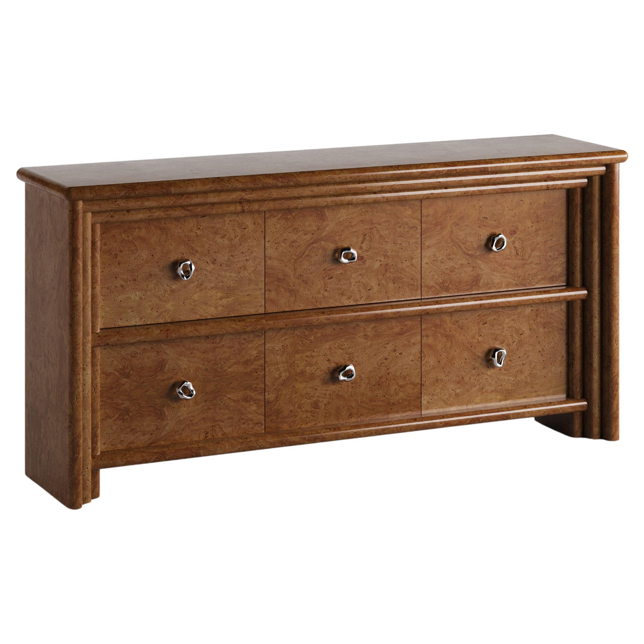 Armario de Madera con Columna de Tuğçe Geyik