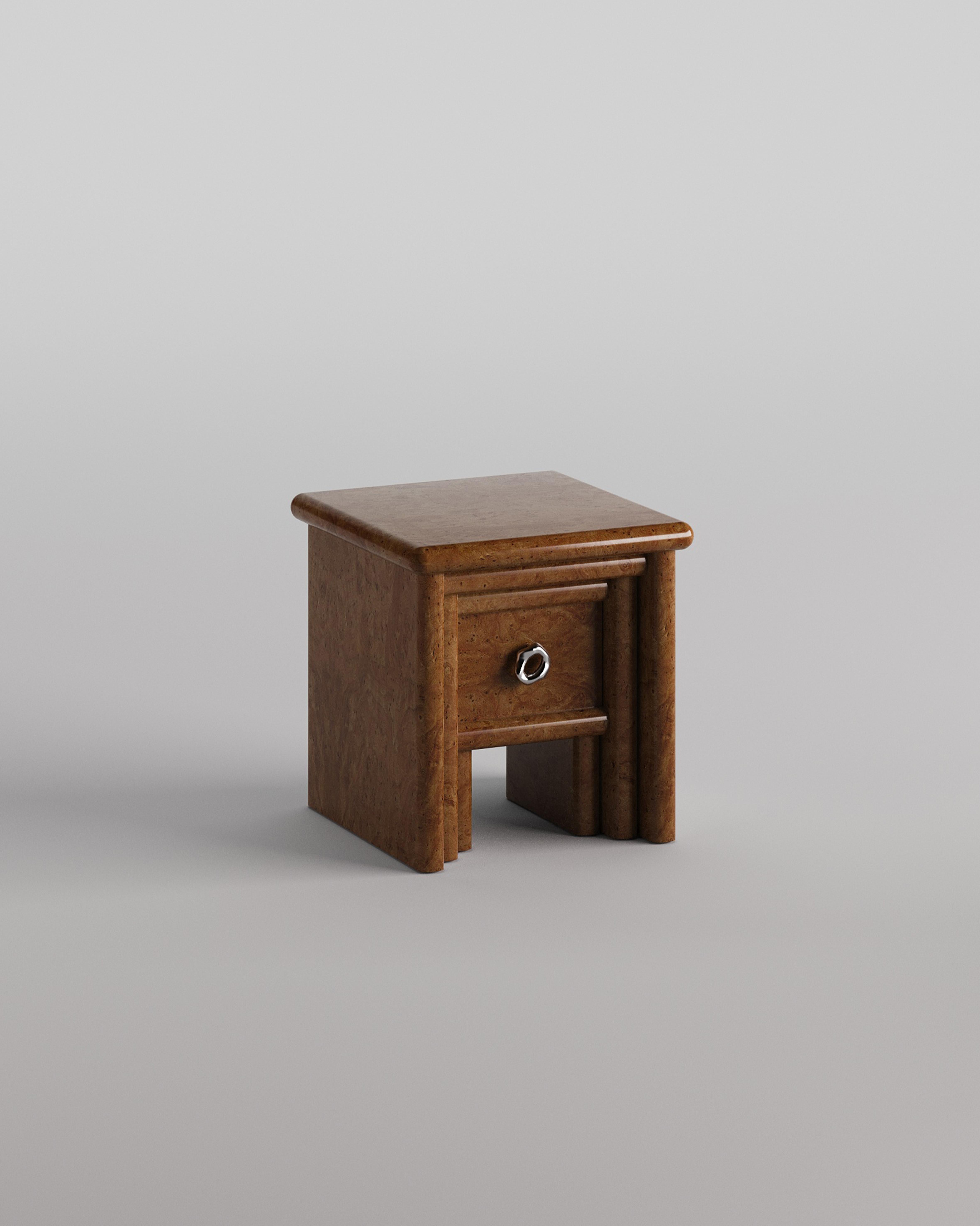 Table d'appoint en bois Column Root par Tuğçe Geyik
Dimensions : D 45 x L 45 x H 45cm. 
MATERIAL : Bois.

Tuğçe Geyik est un architecte et designer basé à Istanbul. Elle a étudié à l'université technique de Yildiz, au département d'architecture.