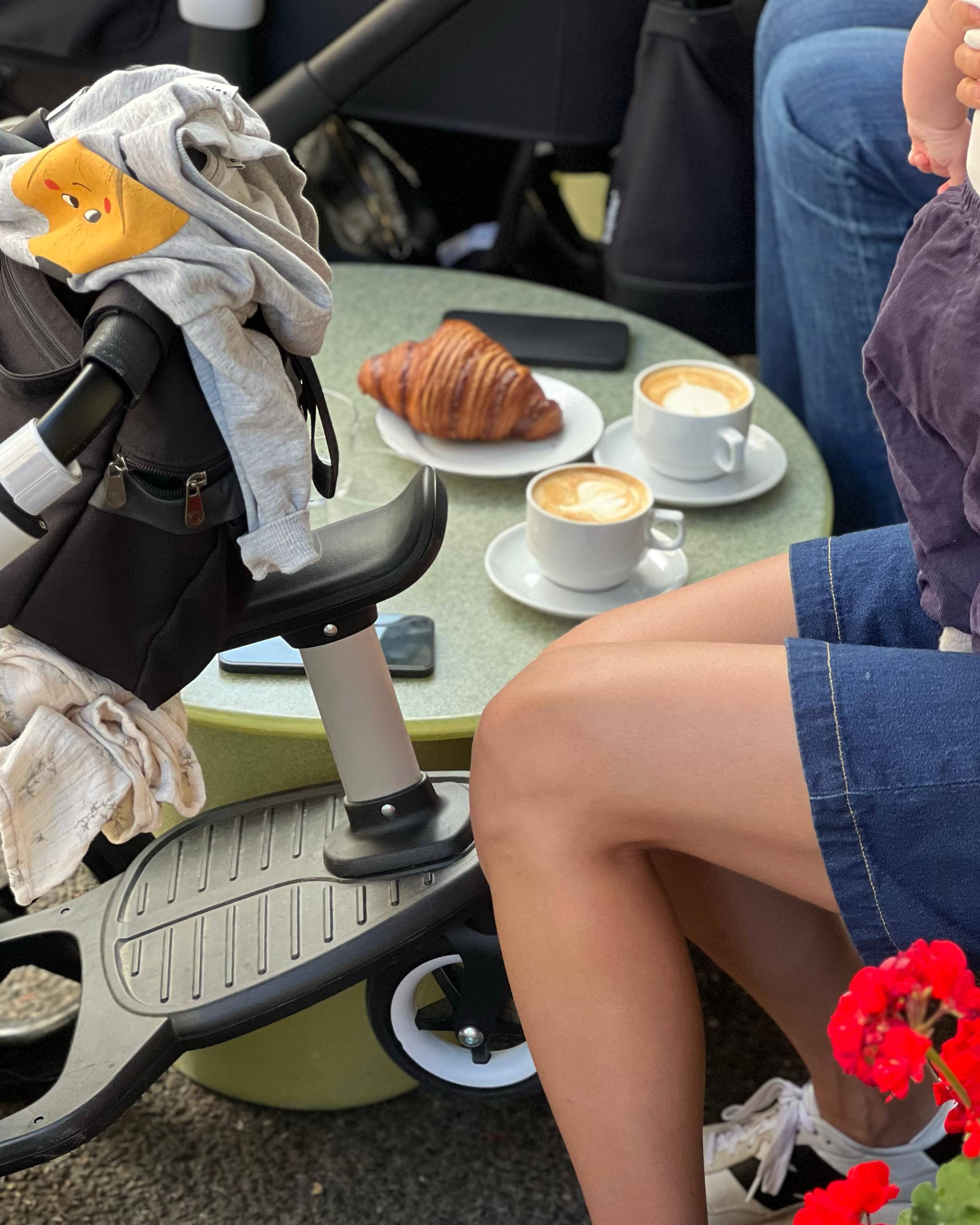 Hand-Crafted Column Round Coffee Table in Raw Green, handcrafted by VAVA Objects For Sale