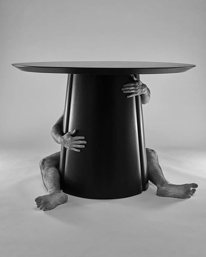 XXIe siècle et contemporain Table ronde à colonnes par Black Table Studio, érable, représentée par Tuleste Factory en vente