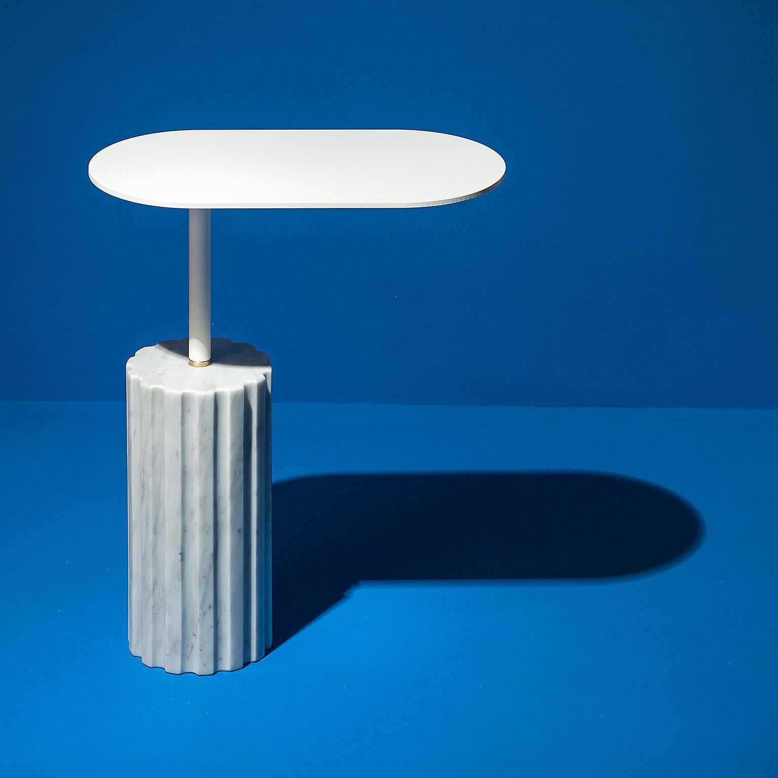 Petite table d'appoint à colonne minimaliste en marbre blanc de Carrare en vente 1