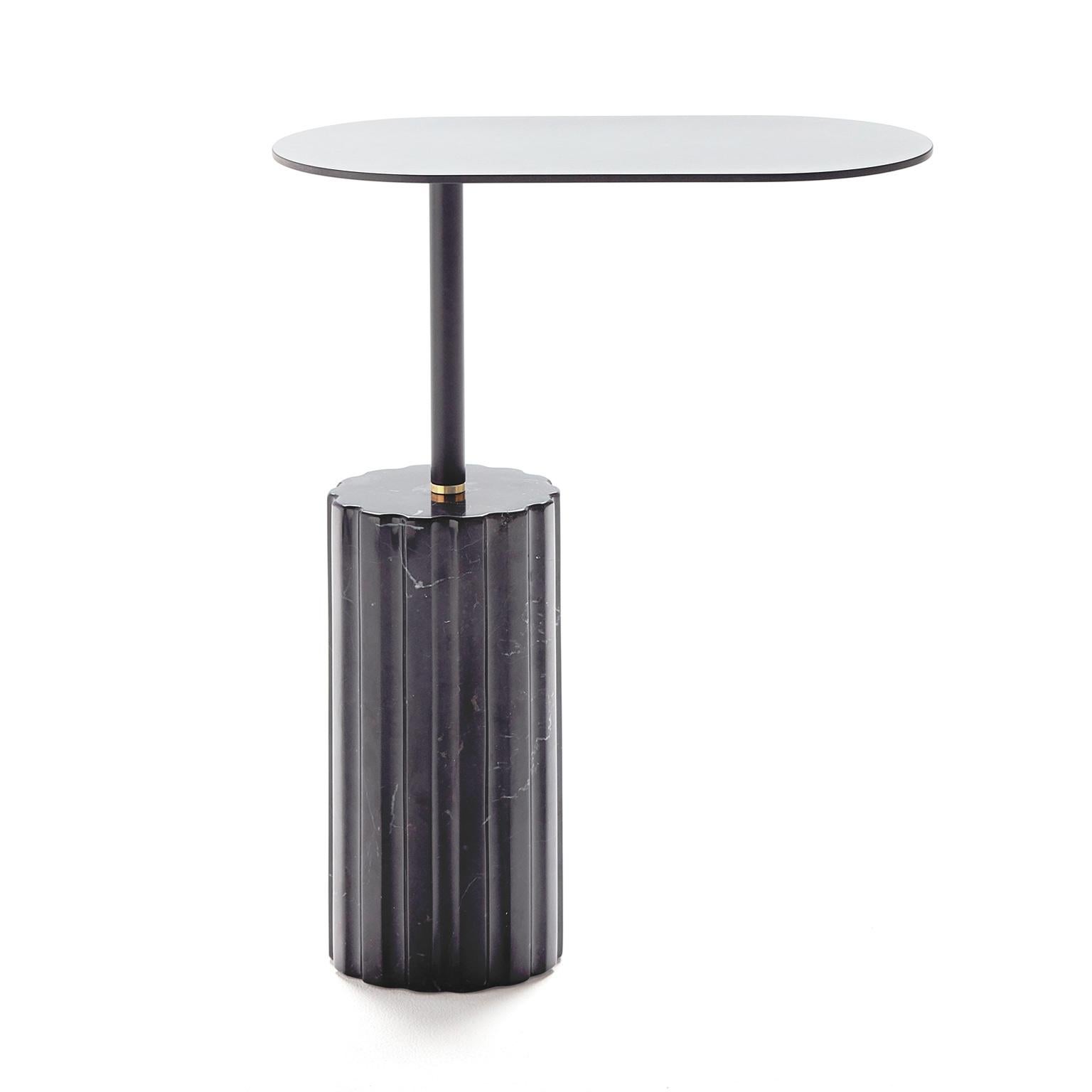 Laqué Table d'appoint à colonnes Petite table d'appoint en marbre noir Marquina Minimal par Aparentmen en vente
