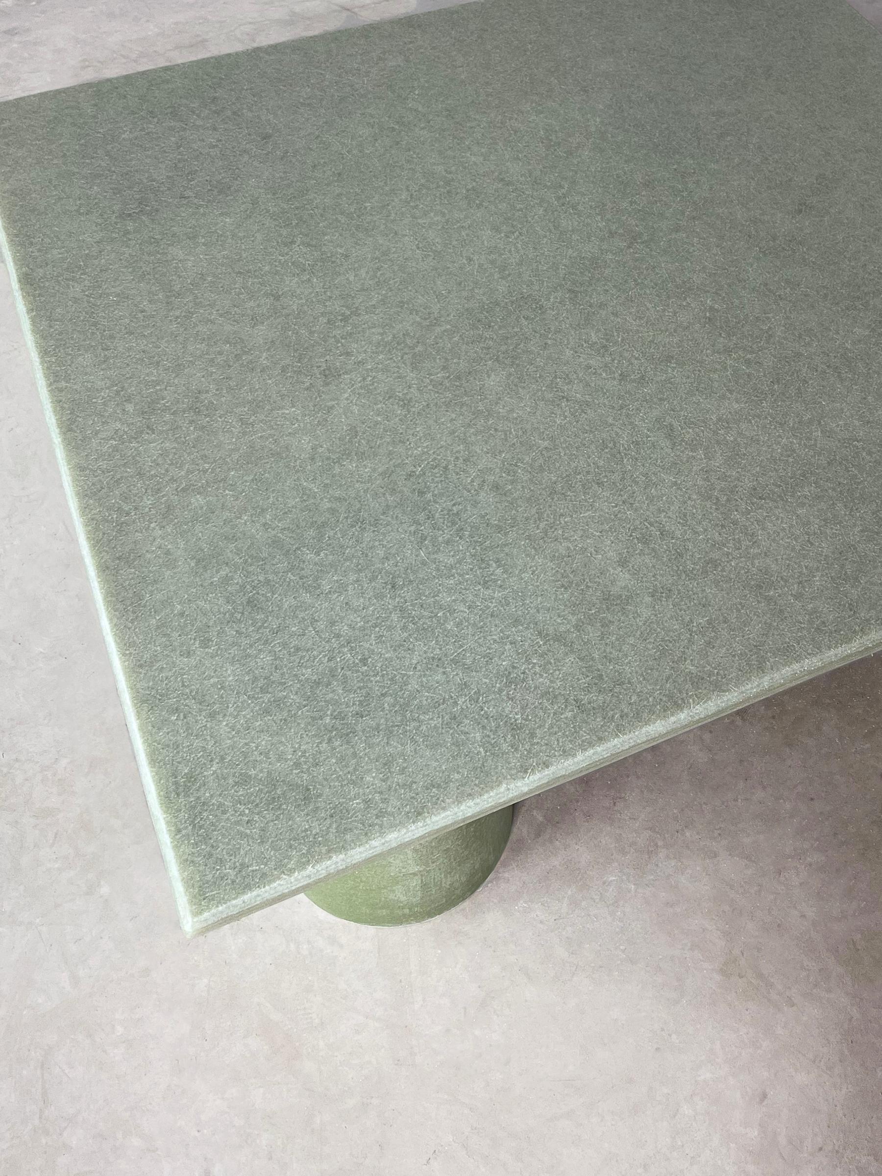 Suédois Table basse carrée vert brut, fabriquée à la main par VAVA Objects en vente