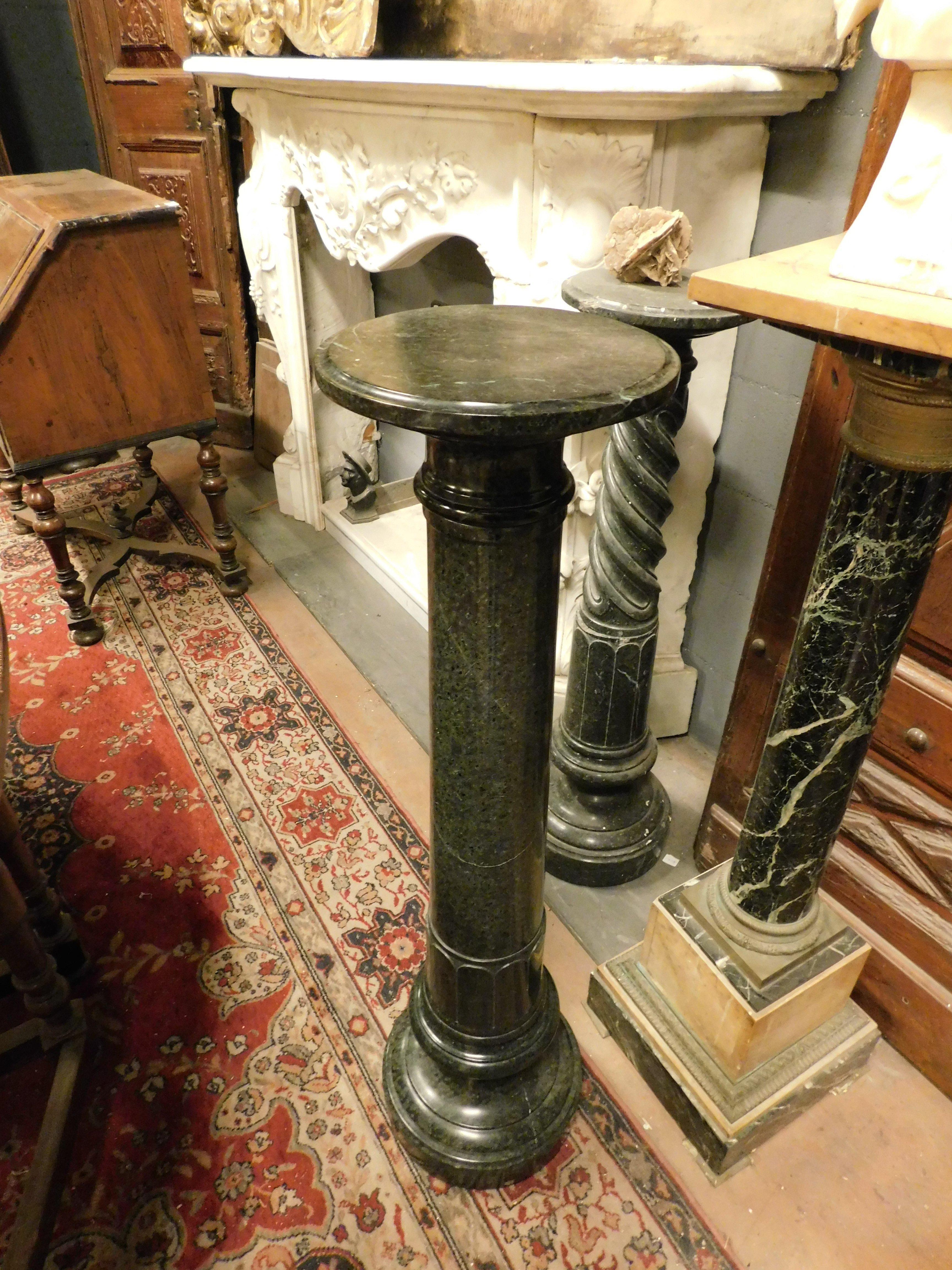 Säule, Statuenhalter, geschnitzt aus Verde Alpi-Marmor, Italien im Zustand „Gut“ im Angebot in Cuneo, Italy (CN)