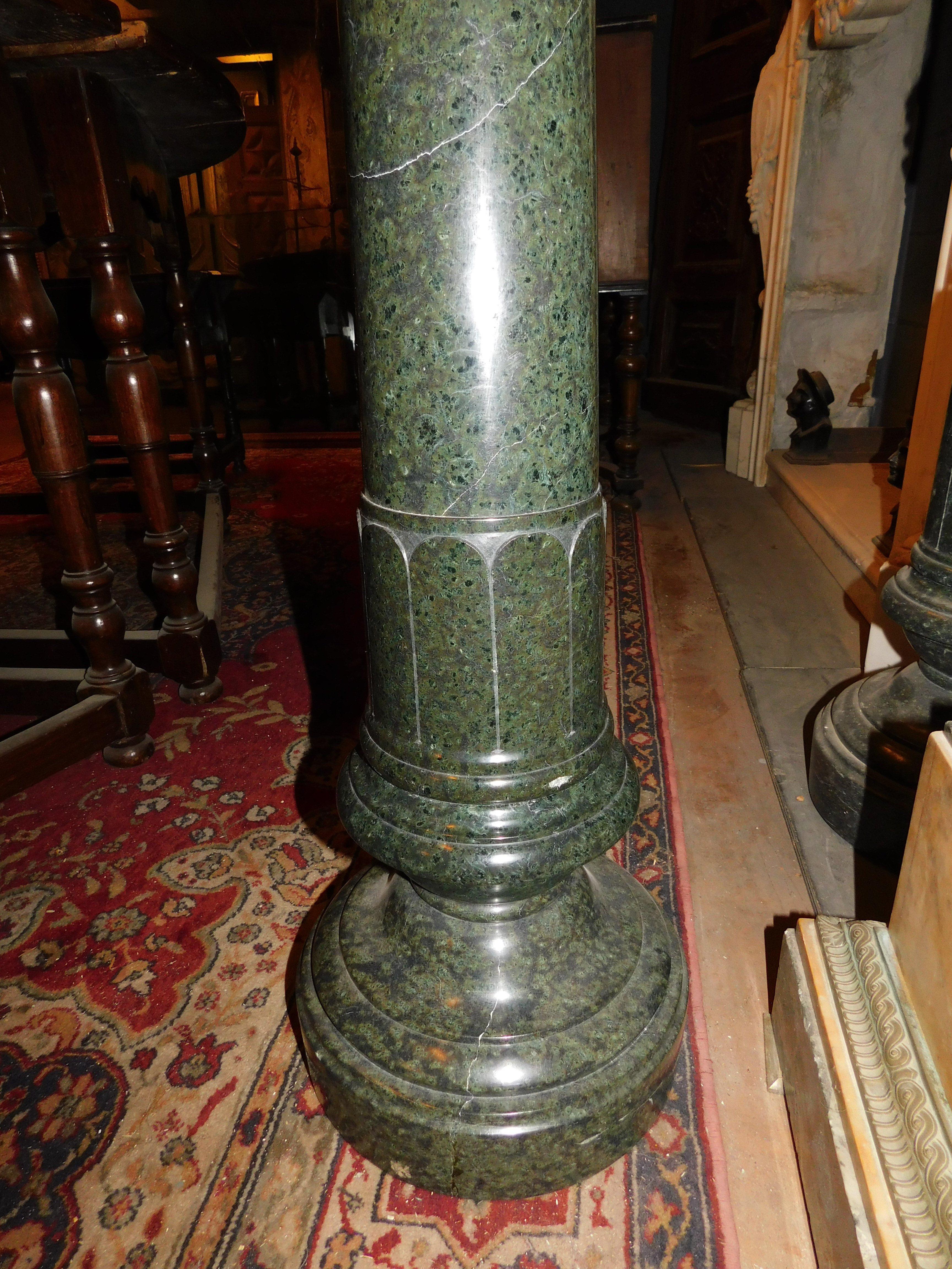 Säule, Statuenhalter, geschnitzt aus Verde Alpi-Marmor, Italien (19. Jahrhundert) im Angebot