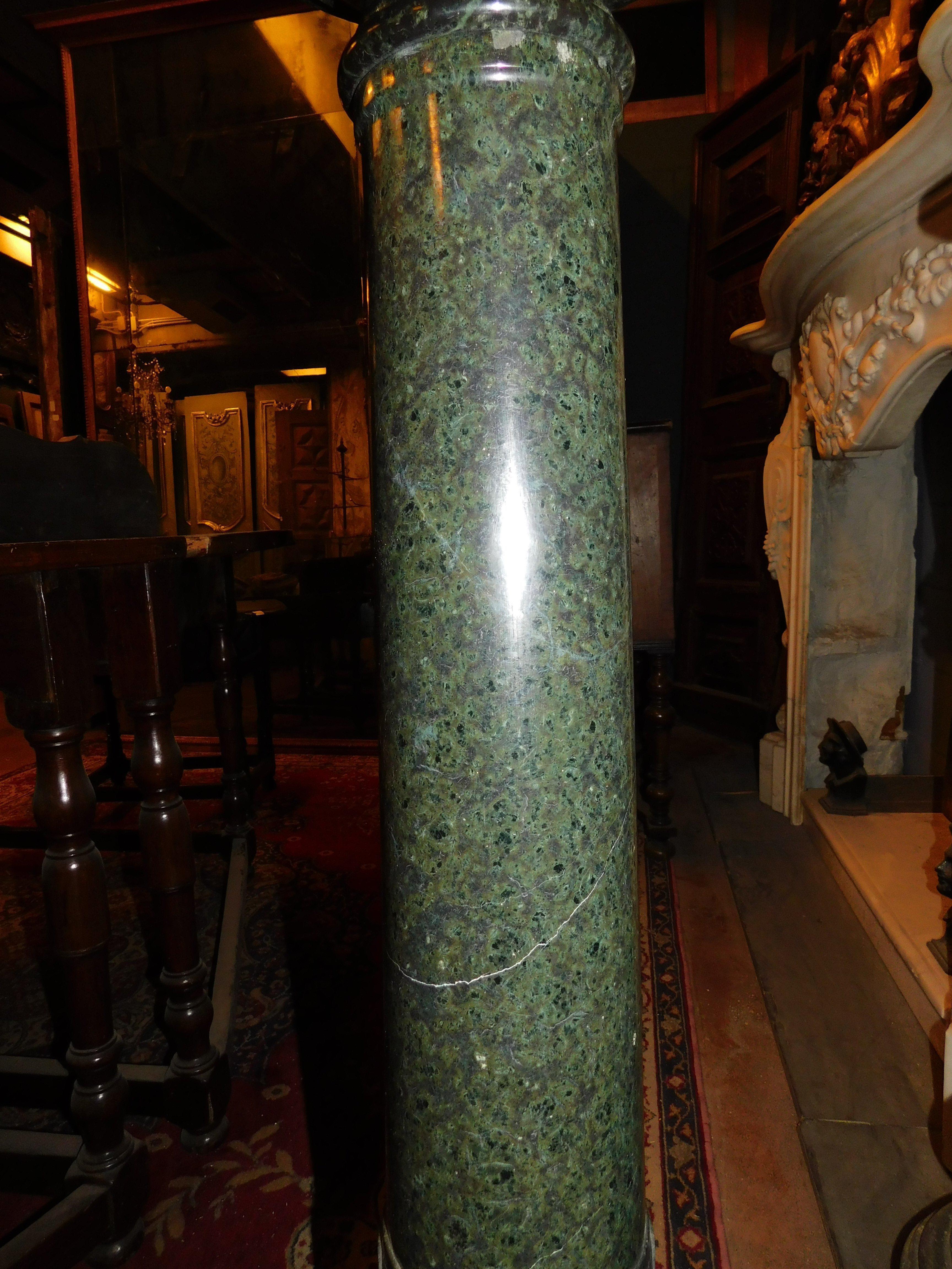 Säule, Statuenhalter, geschnitzt aus Verde Alpi-Marmor, Italien im Angebot 1