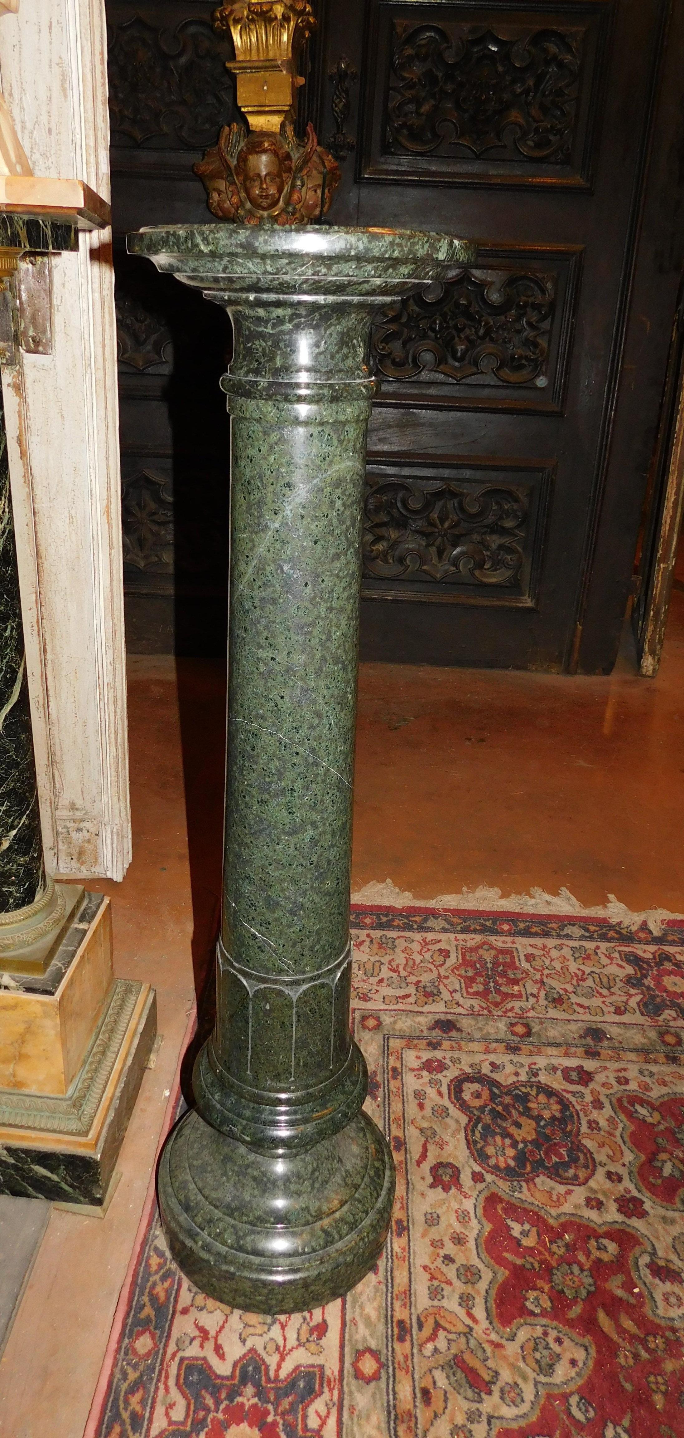 Säule, Statuenhalter, geschnitzt aus Verde Alpi-Marmor, Italien im Angebot 2