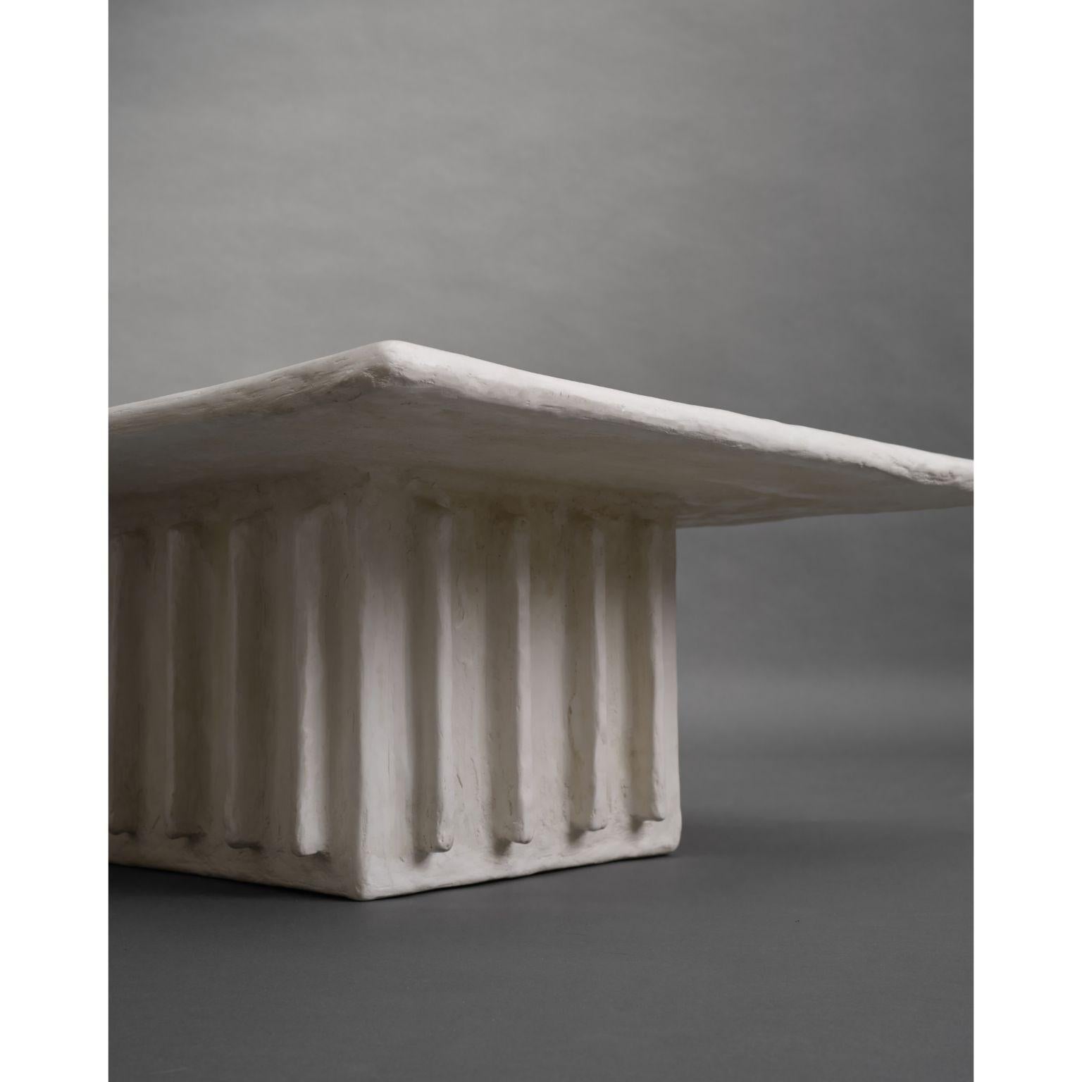 Américain Table basse à colonnes par Ombia en vente