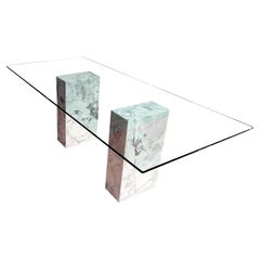 Table de salle à manger à colonnes avec base en marbre italien Portobello et cristal fabriqué en Espagne