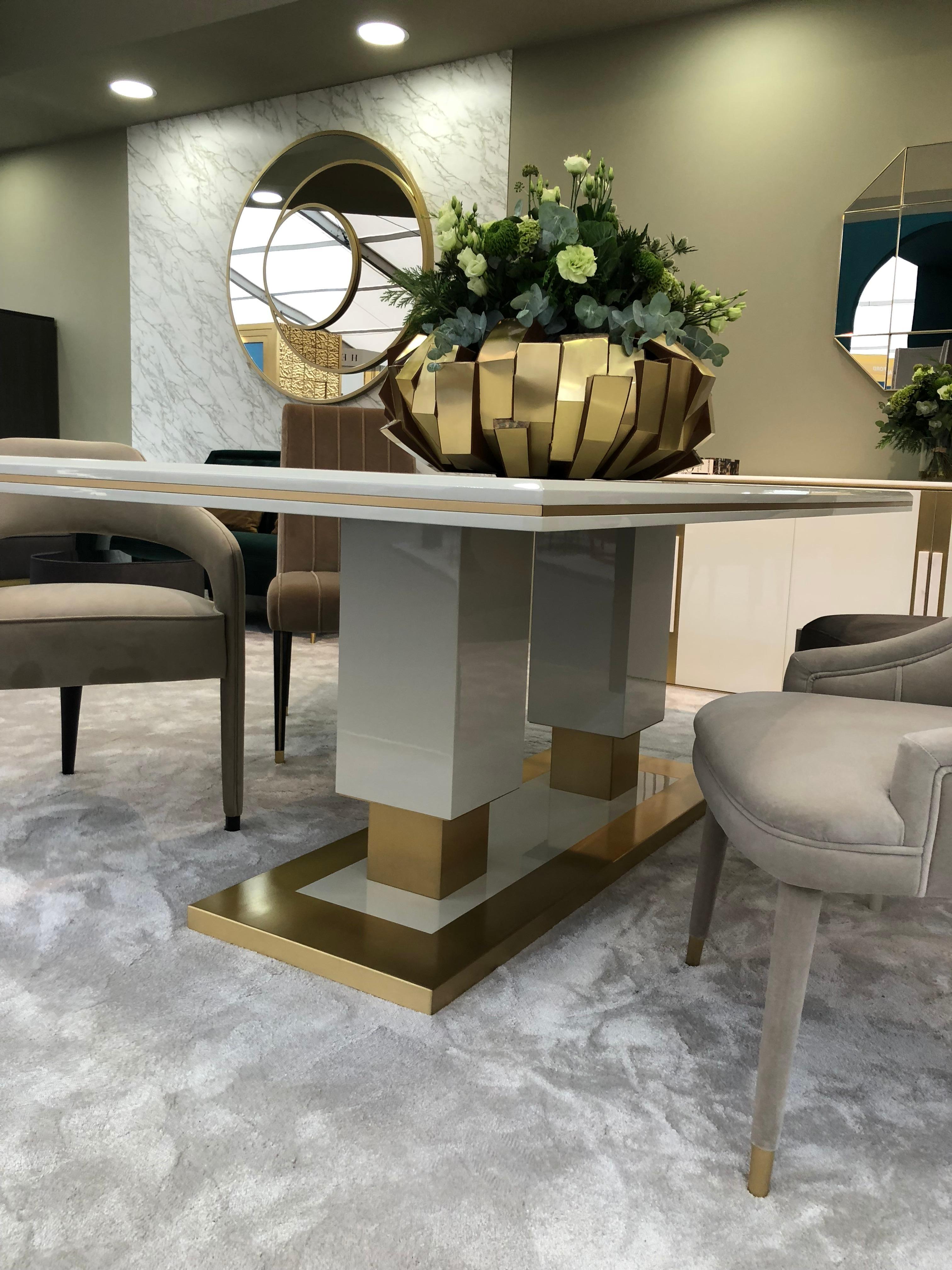 Modern Coluna Dining Table White Glossy Lacquered with Antique Brass Base and Trims