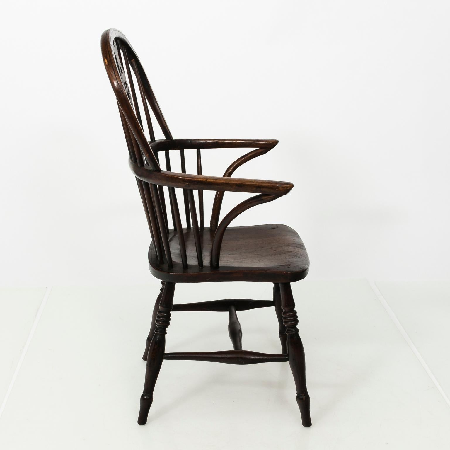 comb back windsor chairs