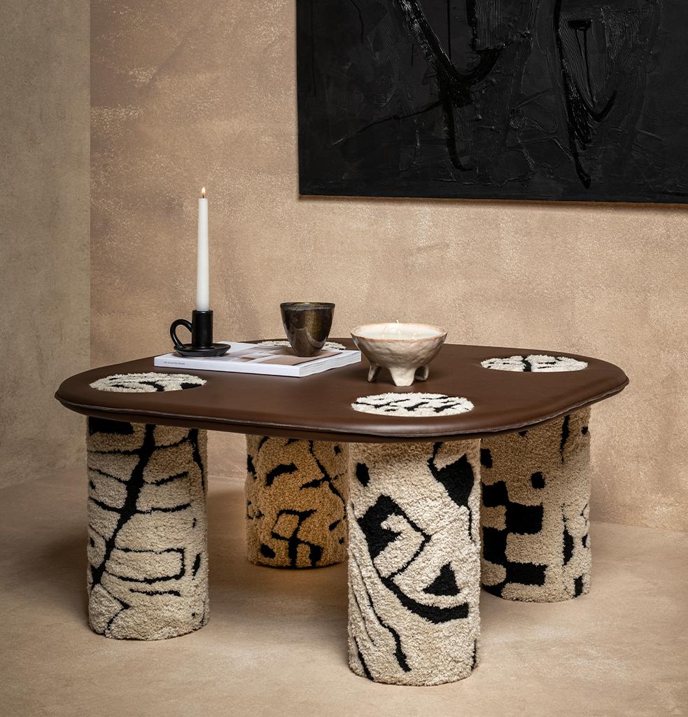 This unique coffee table , combining natural materials with a minimalist interpretation , was designed with inspiration from the comb symbol in Anatolian rug motifs .

While it carries Anatolian textures both in its form and in its reinterpreted