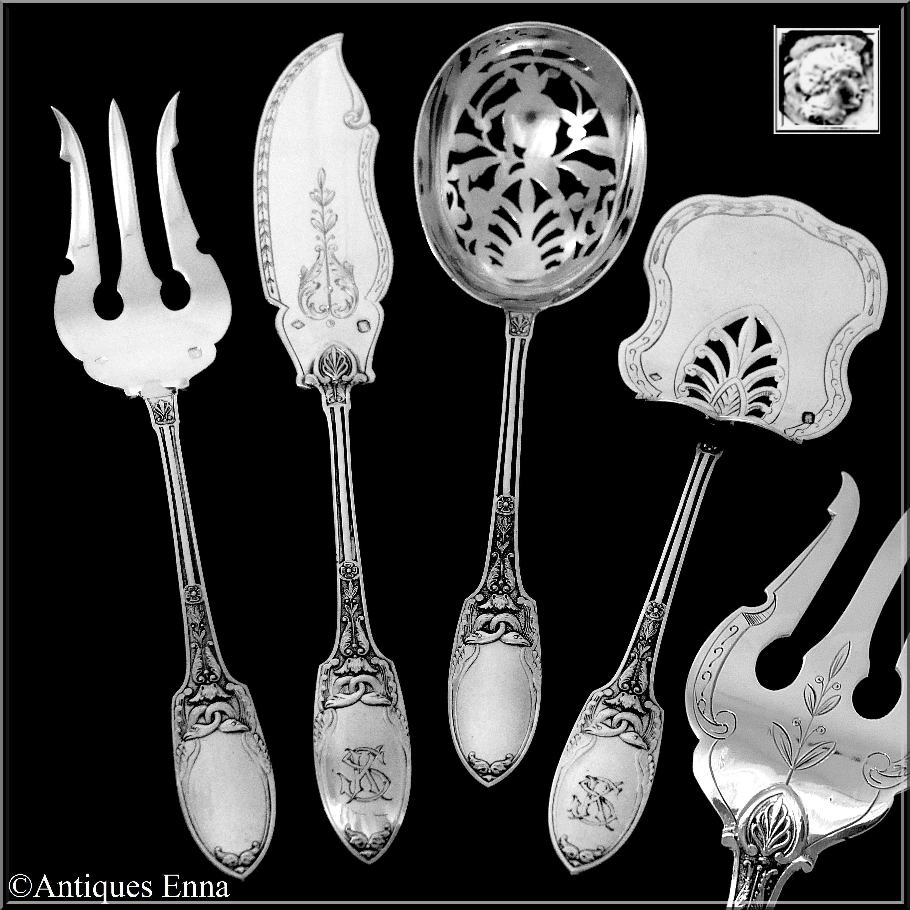 An exceptional set from the point of view of its design as well as the quality of the engraving. The set includes a knife, a server, a fork and a spoon. The handles have Empire style, with intertwined swans, palmette and laurel decoration.

Head of