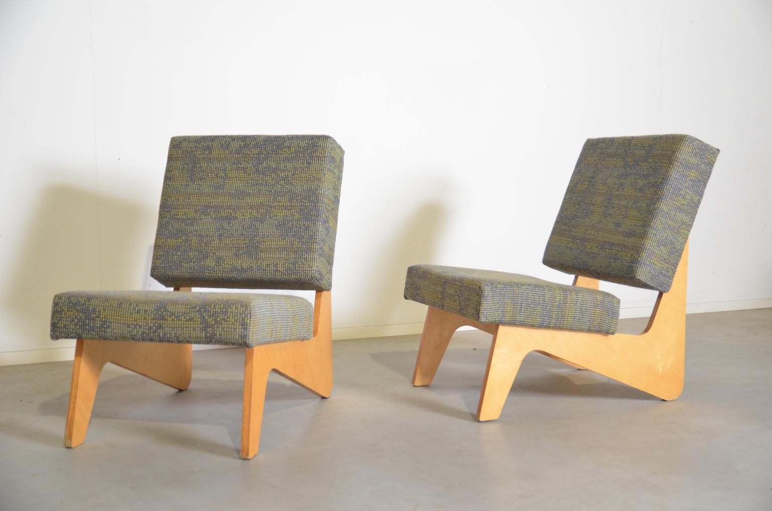 Minimalistic easy chairs bij Cees Braakman for Pastoe. A birch plywood frame with a green/blue upholstery. Seating and backrest are reupholstered (fabric: De Ploeg, Nevada 50) and have renewed foam and belts. 
One of the frames has some damages in