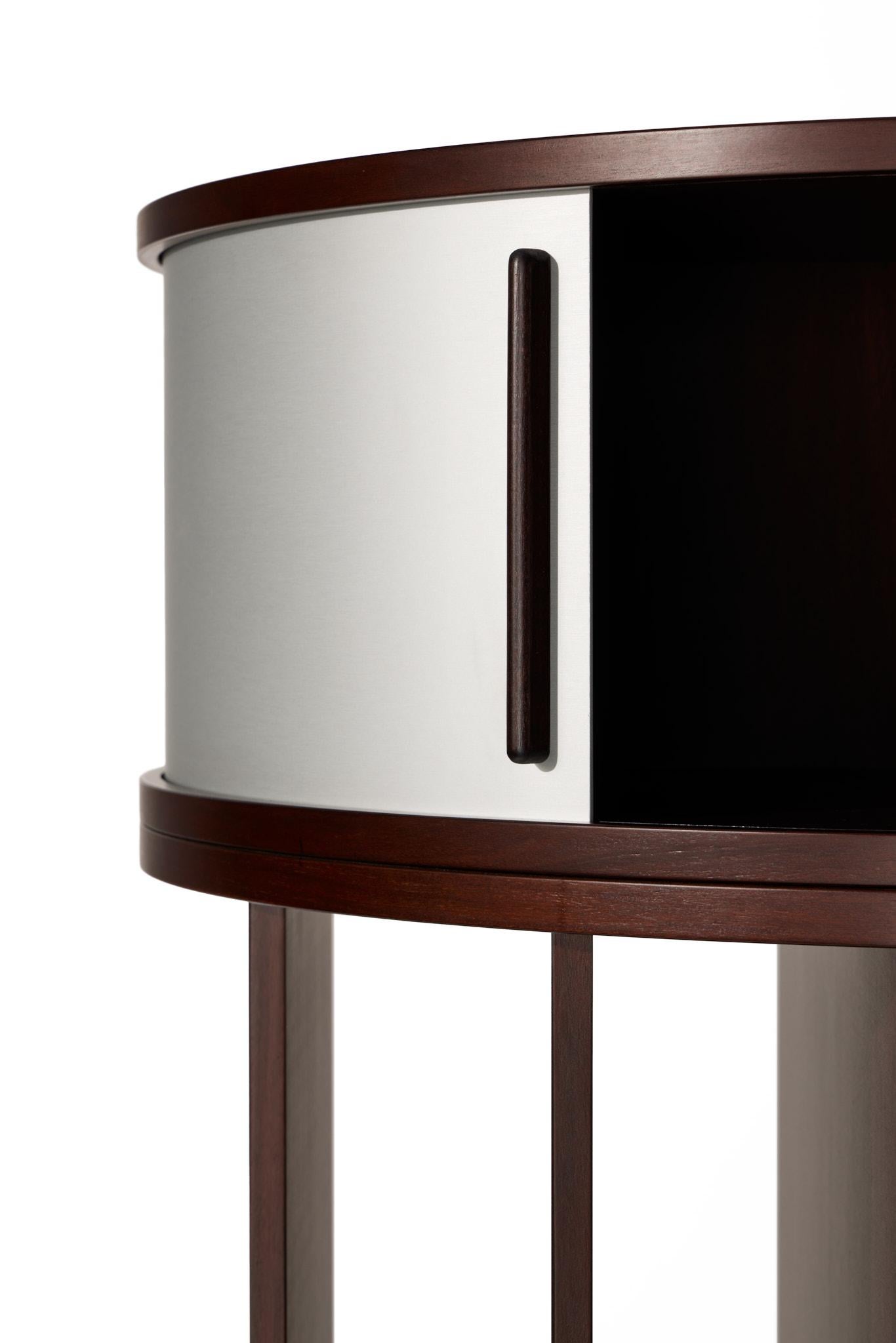 Combi Center is a renowned industrial design product born from the creative genius of Joe Colombo, an Italian designer famous for his innovative vision during the 1960s and 70s, whose creations had the power to surprise.
Created in 1963 and updated