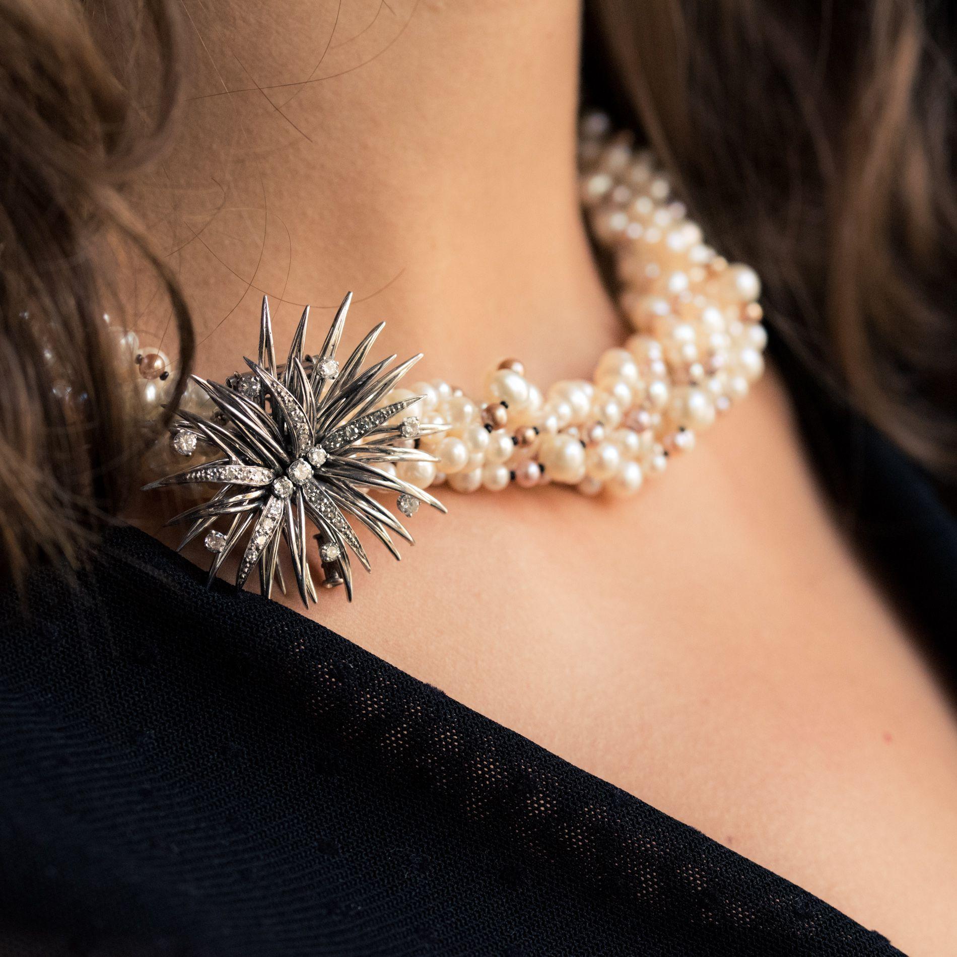 Collier de perles combines et broche en diamants des annes 1960 Neuf - En vente à Poitiers, FR