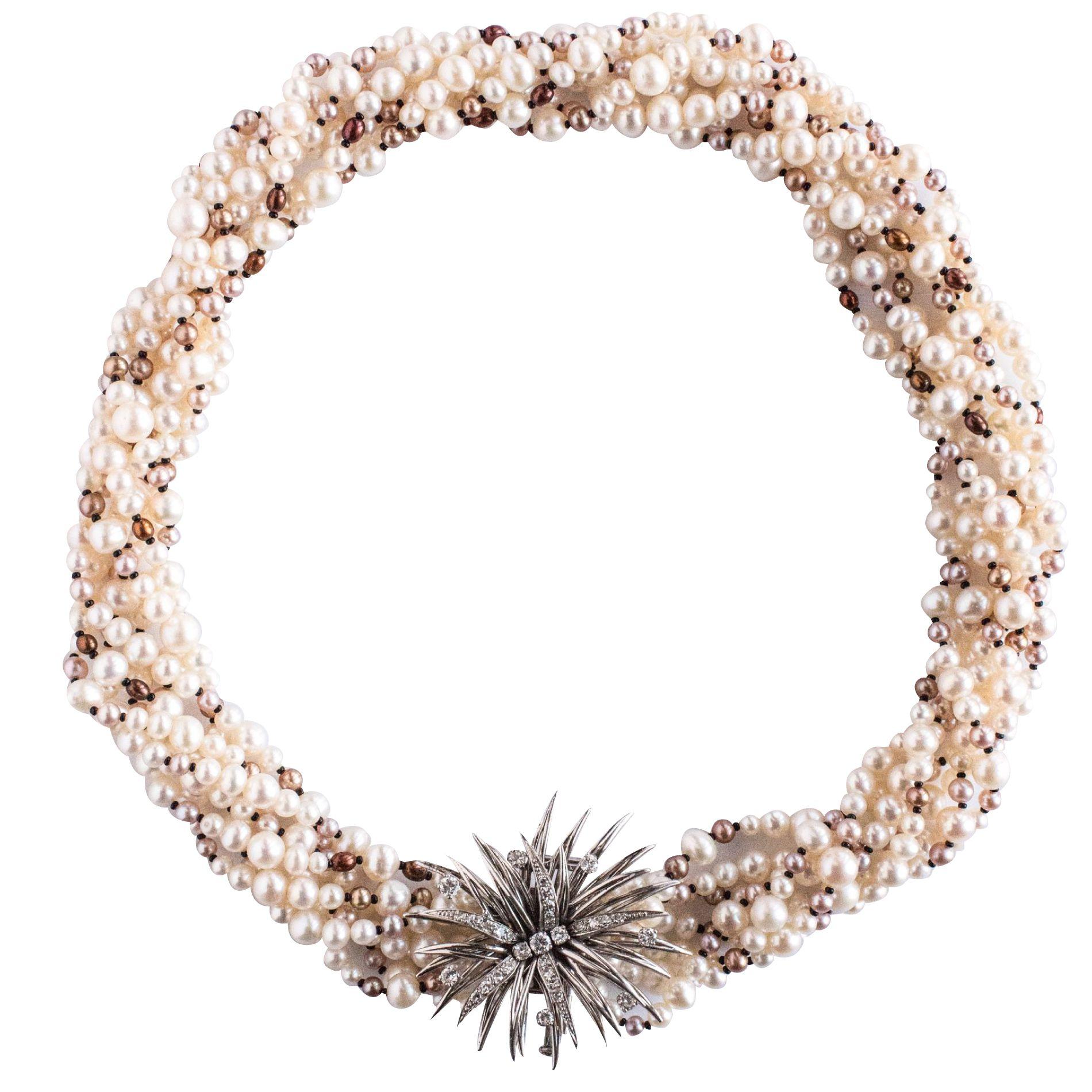 Collier de perles combines et broche en diamants des annes 1960 en vente