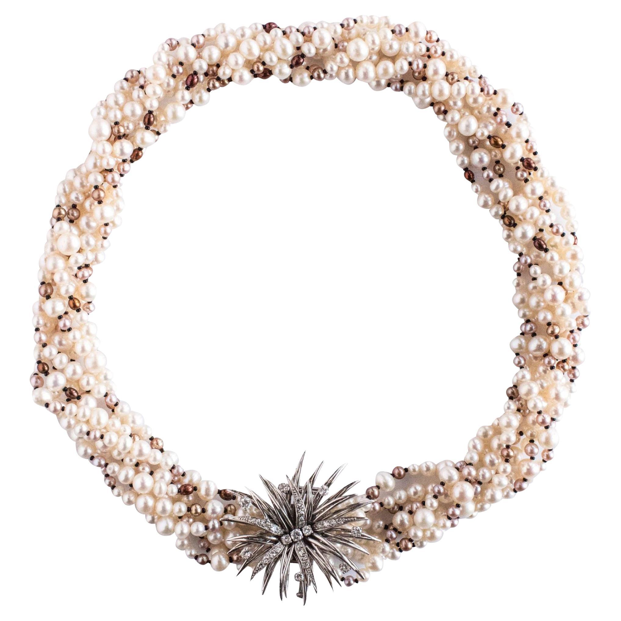 Collana combinata di perle e spilla con diamanti degli anni 
60 in vendita