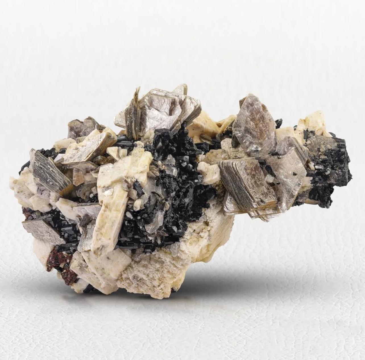 Stile Adam Specie combinata di muscovite con schorl e albite dal Pakistan in vendita